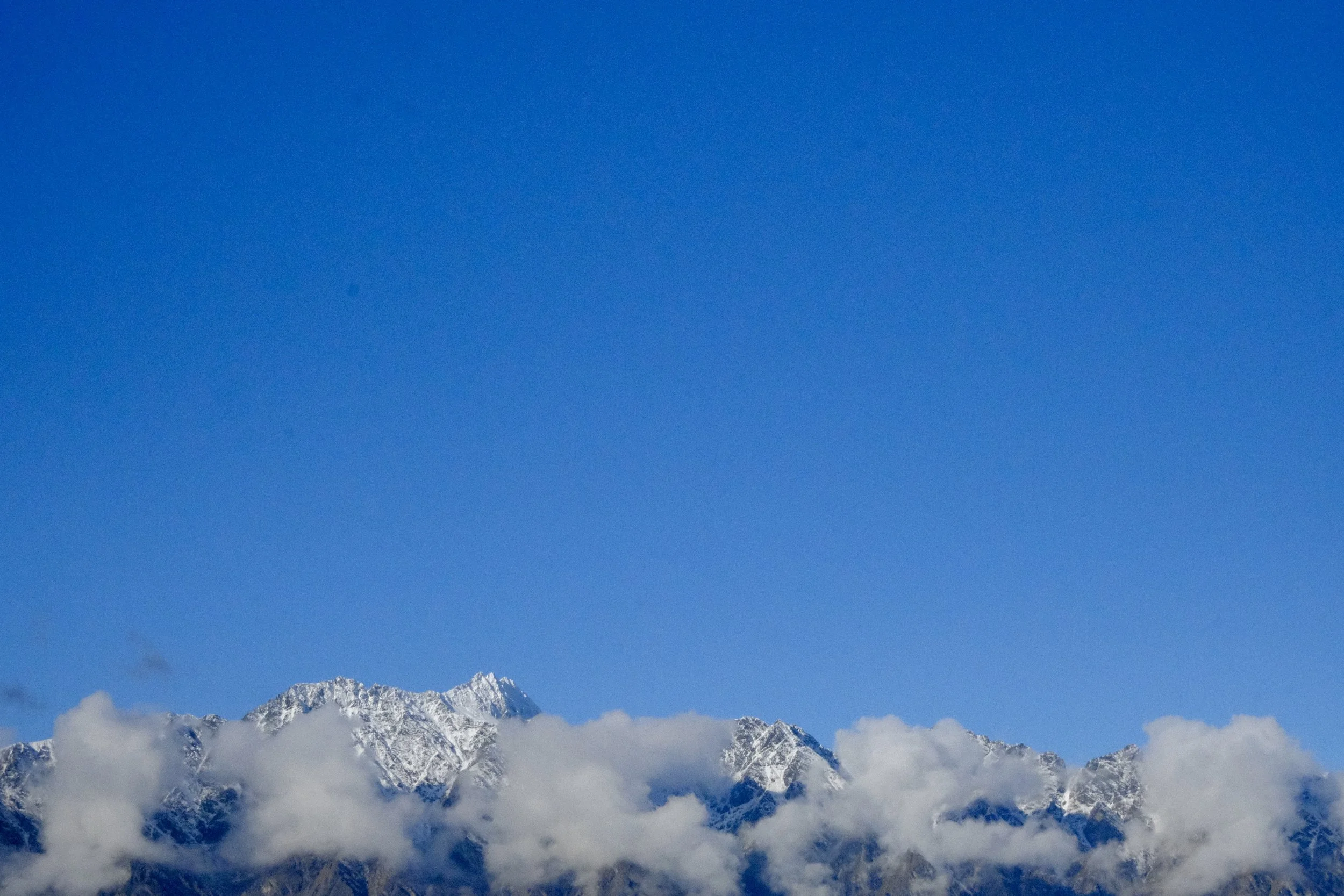 Les montagnes dans les nuages