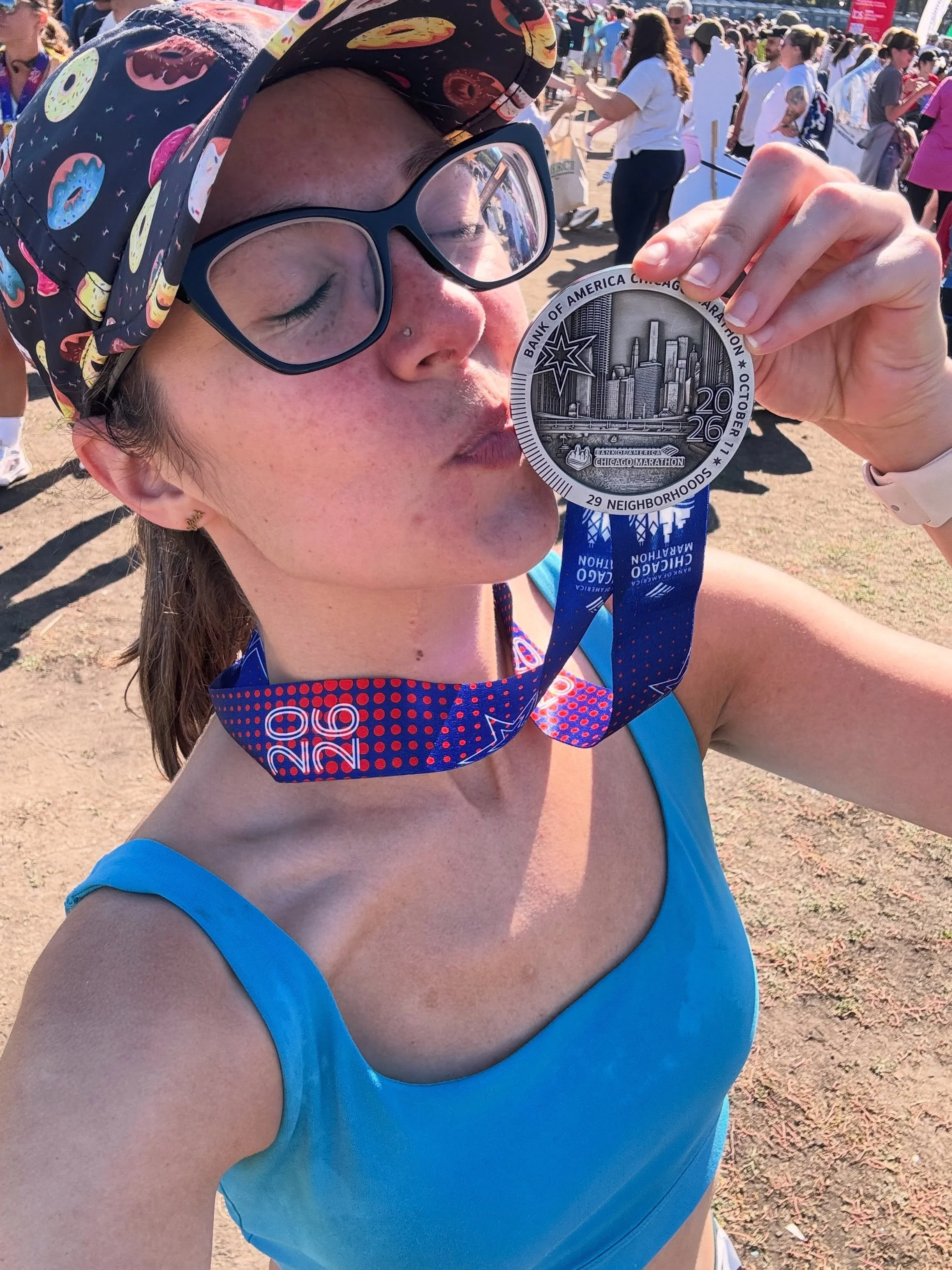 @chimarathon Medal Monday 🏅

Marathon 3️⃣ was tough with heat that pushed the race into red alert. I slowed wayyy down to get myself safely to the finish line and absolutely loved soaking up the energy from my beautiful city. 

#jazzsinger #runner #