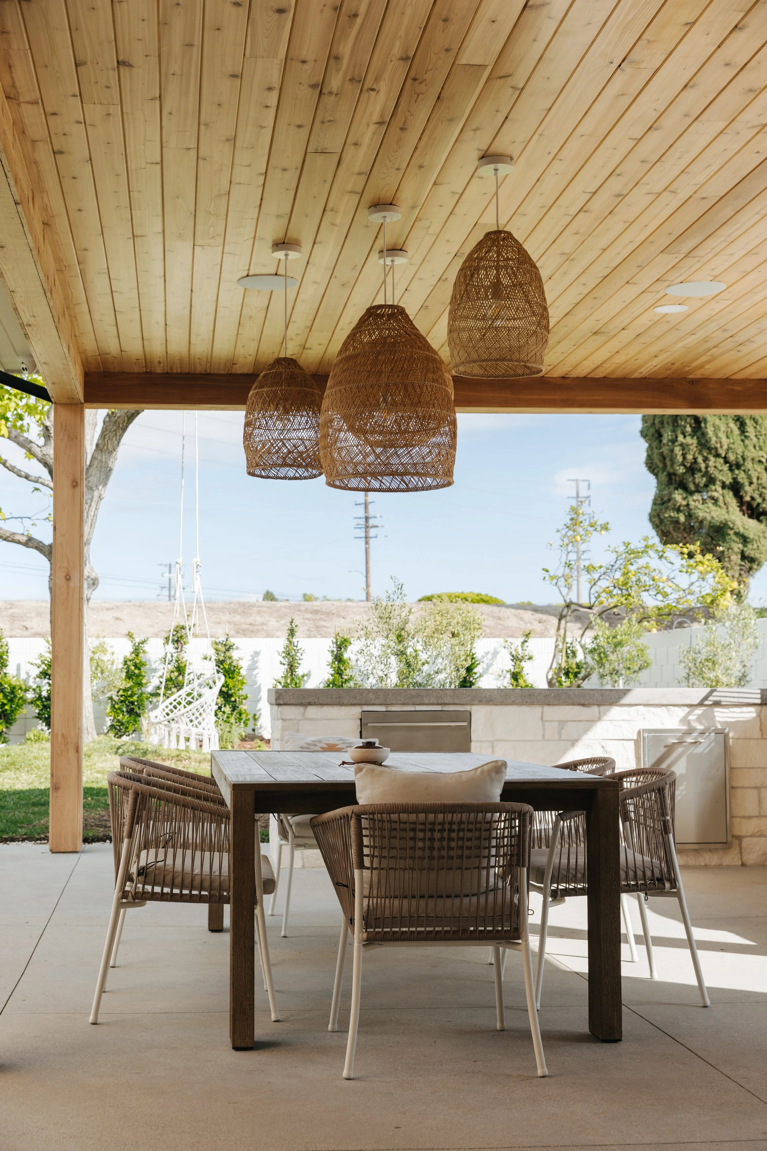 backyard-paito-outdoor-dining-table .jpg
