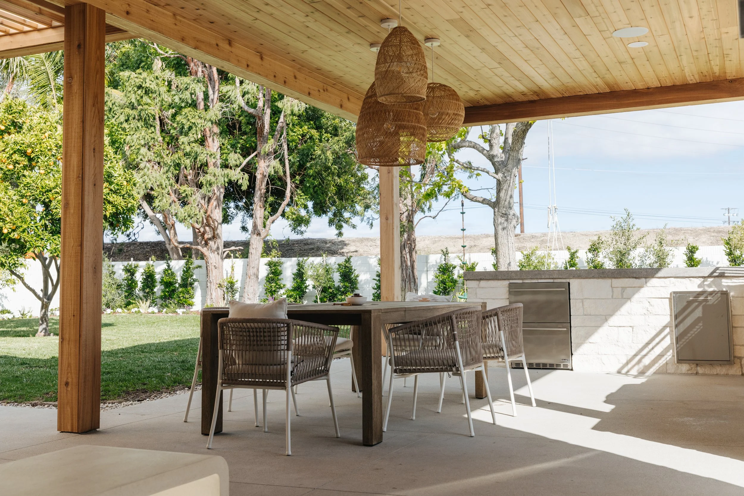 backyard-pergola-dining-area.jpg
