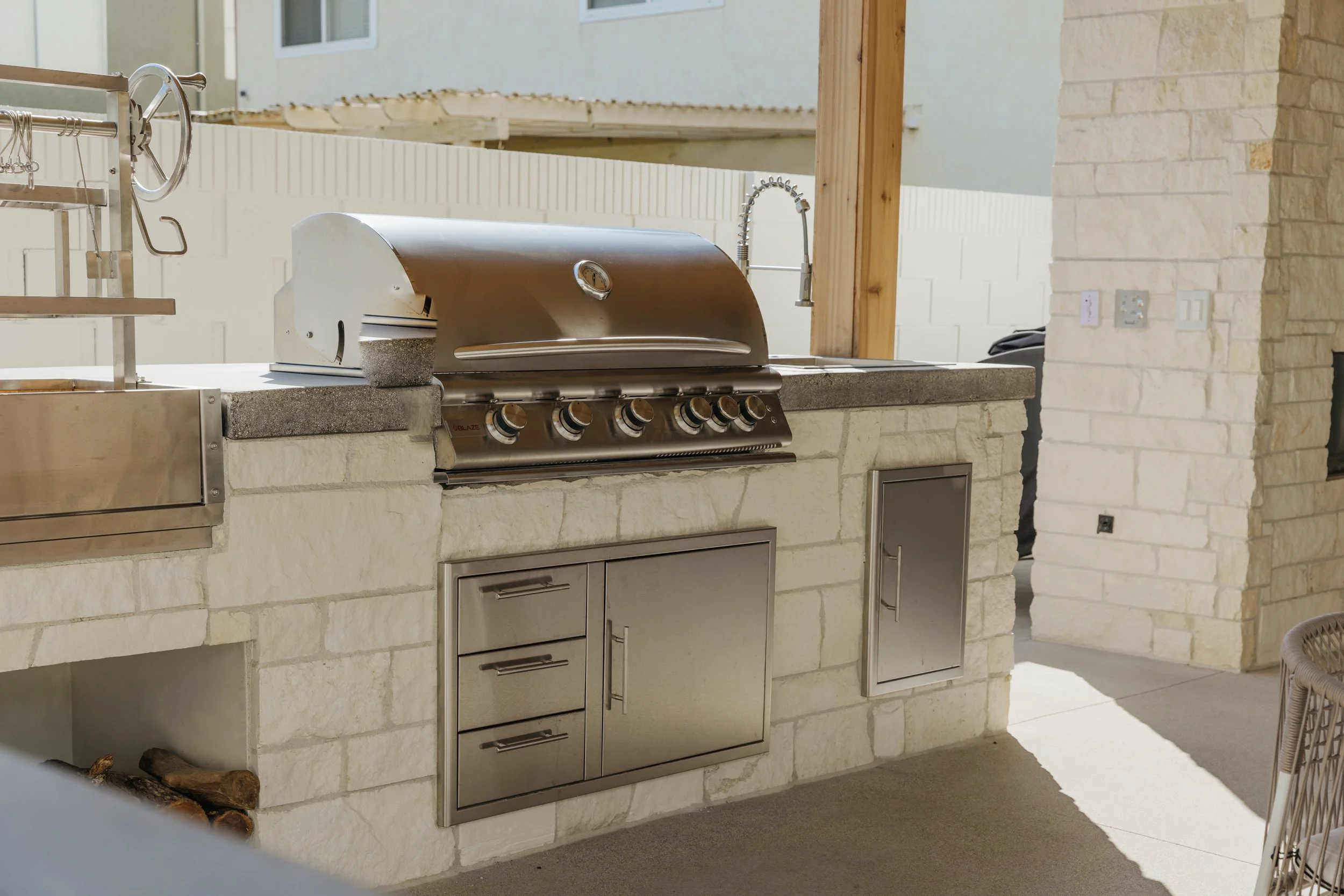 barbecue-outdoor-kitchen.jpg