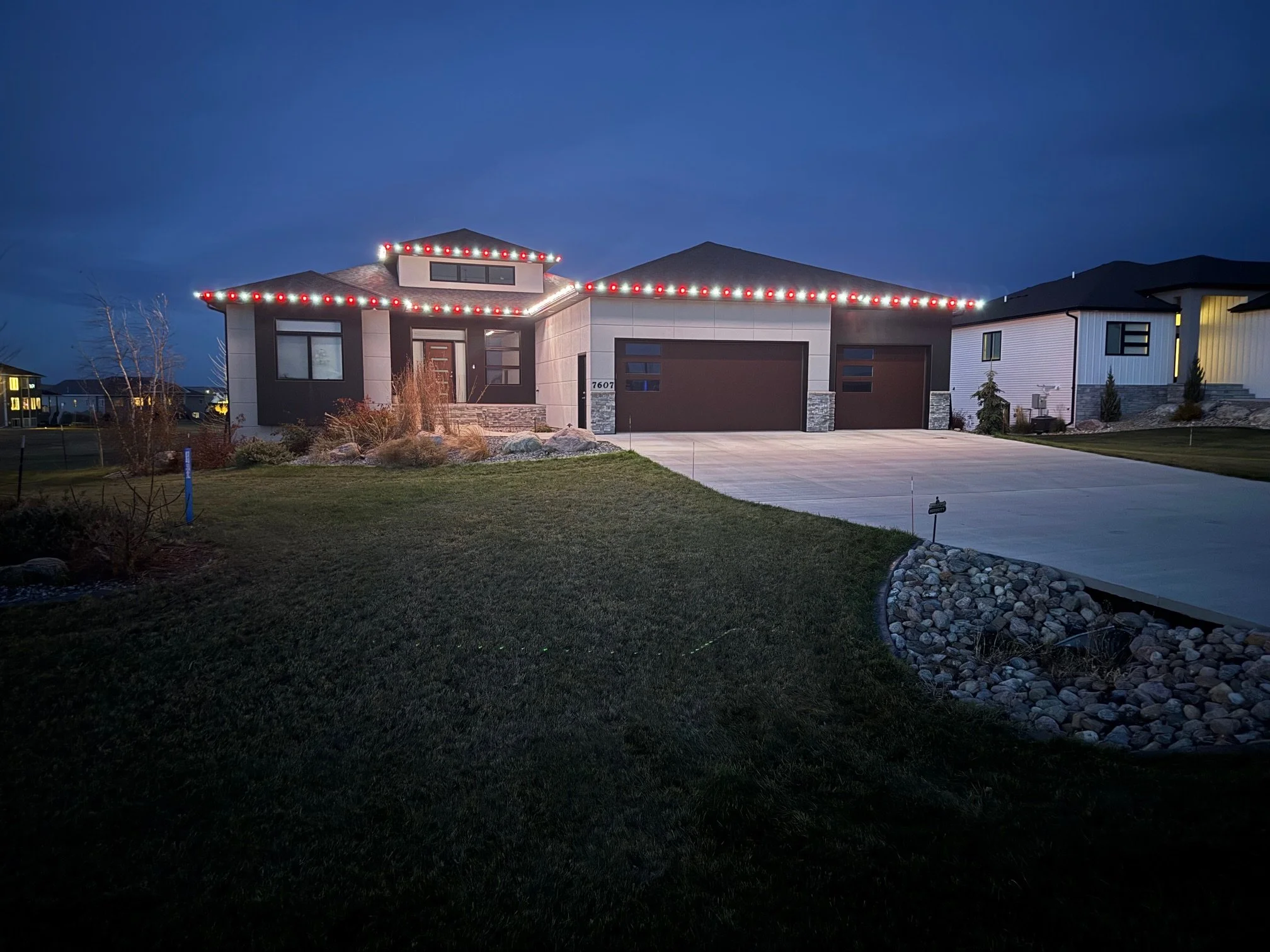 North Bismarck house decorated with pure white and red LED Christmas lights – professional residential holiday lighting installation