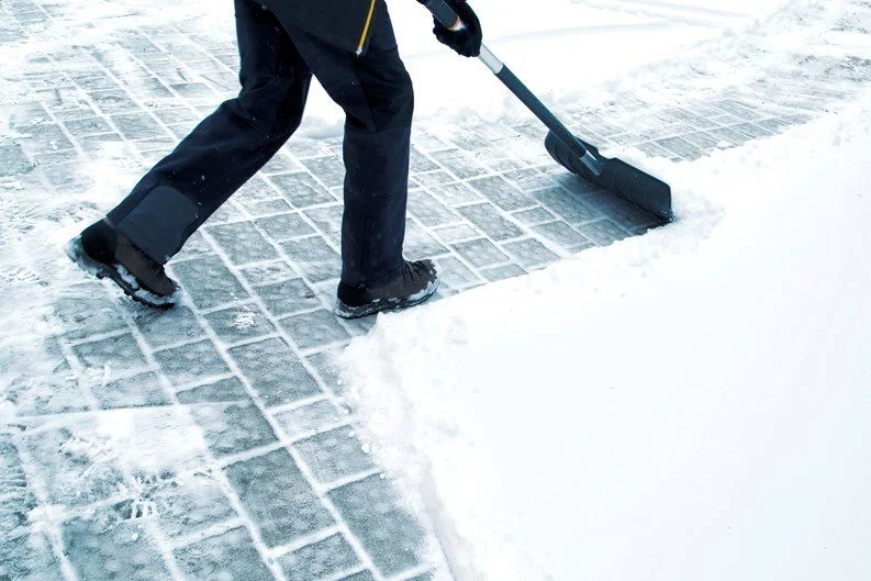 Professional snow removal for driveways and walkways in Bismarck – residential snow plowing service