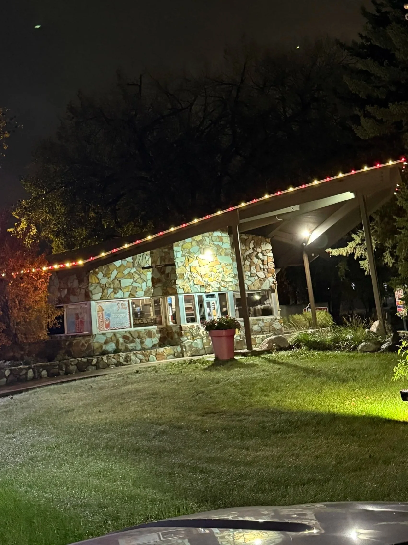 Big Boy restaurant in South Bismarck decorated with red and warm white LED Christmas lights – holiday lighting installation