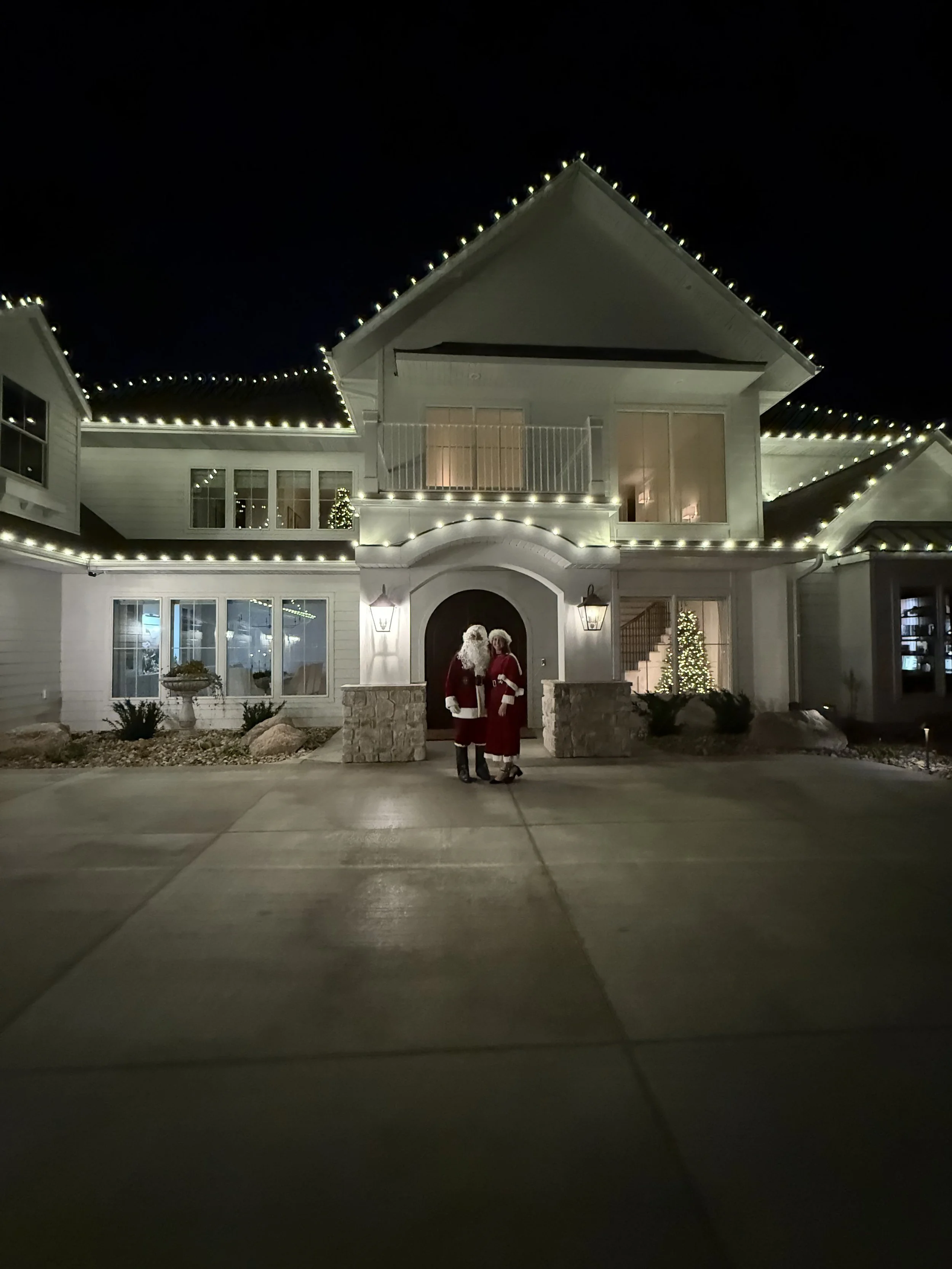 Christmas light installation on a home in Hawktree, North Bismarck ND