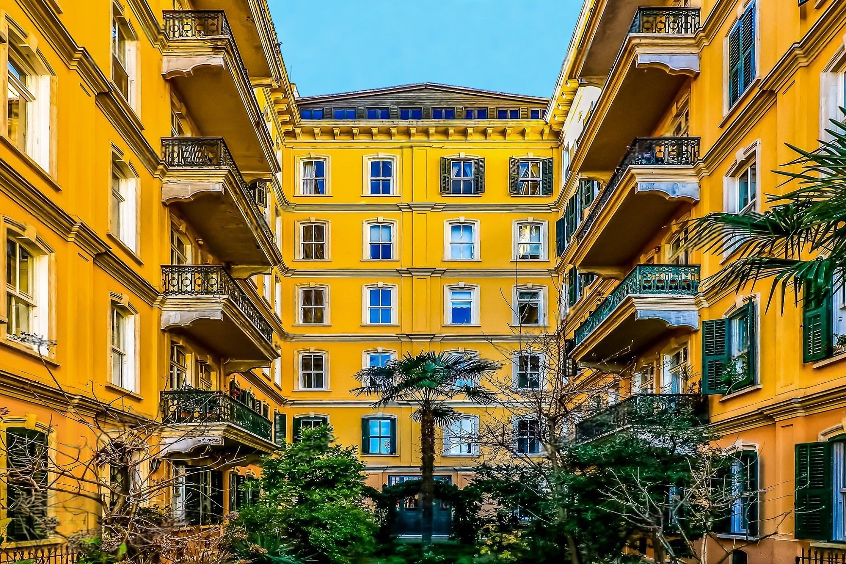 Dogan Apartment is one of the most-well known structures on Serdar-ı Ekrem street. Only if the main door is open you'll be able to catch a glimpse of the inner courtyard