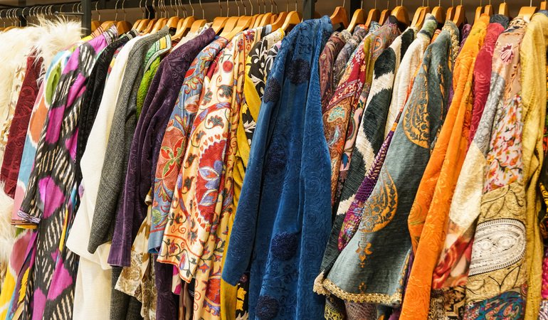 Ottoamano (visited by celebrities like Grace Kelly, Martha Stewart), Kaftan House and Cashmere House are great stores for women's attire, kaftans and pashmina