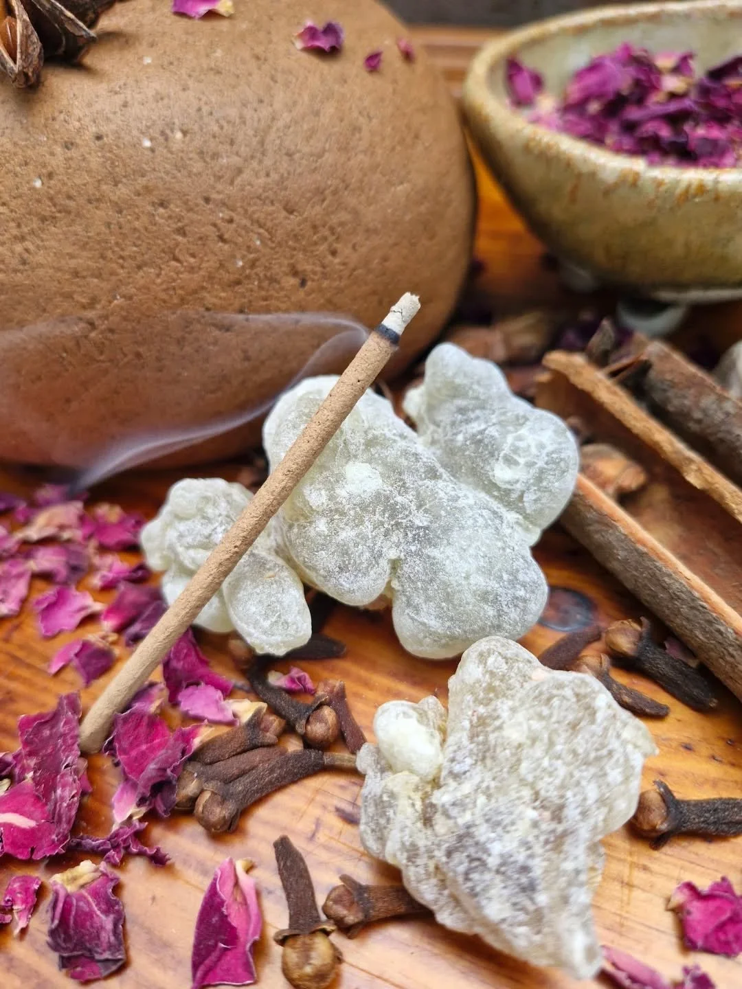 🩷🤎 DEVONIAN DESERT 🤎🩷

Incense crafting calls for constant observation. 
Observing with your whole body senses. 
Through 

Scent
Touch
Sight 
&amp;
Listening. 
::
I've been refining many of my blends over the years, not changing them dramatically