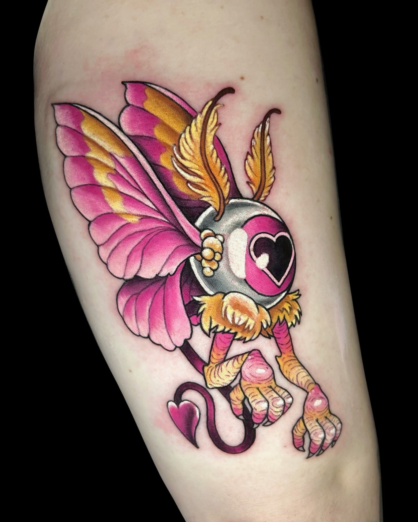 ✨👁️💕

Custom Rosy Maple Moth Beholder 

One of the gift-away projects is done! Got to go a little off script for this guy and do some custom wings and antennas building this! If you want a freaky little guy for yourself check out the Build a Behold