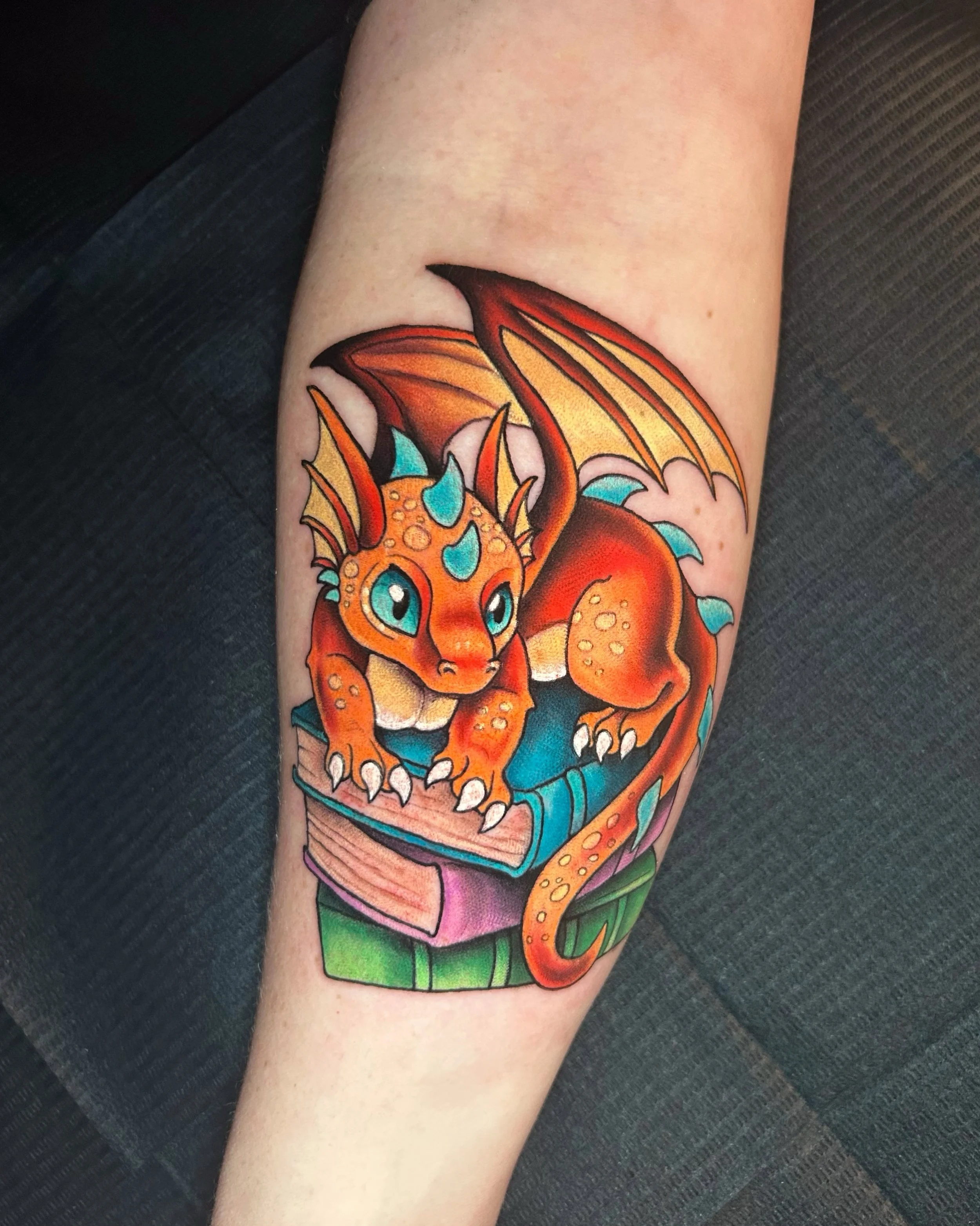 Small dragon&rsquo;s book hoard 📚✨

Whimsical little friend I got to do last month! Thank you so much Carol for trusting me with your first tattoo! A congrats on your divorce as well and all the future whimsy you find and finds you ✨

#milwaukeetatt