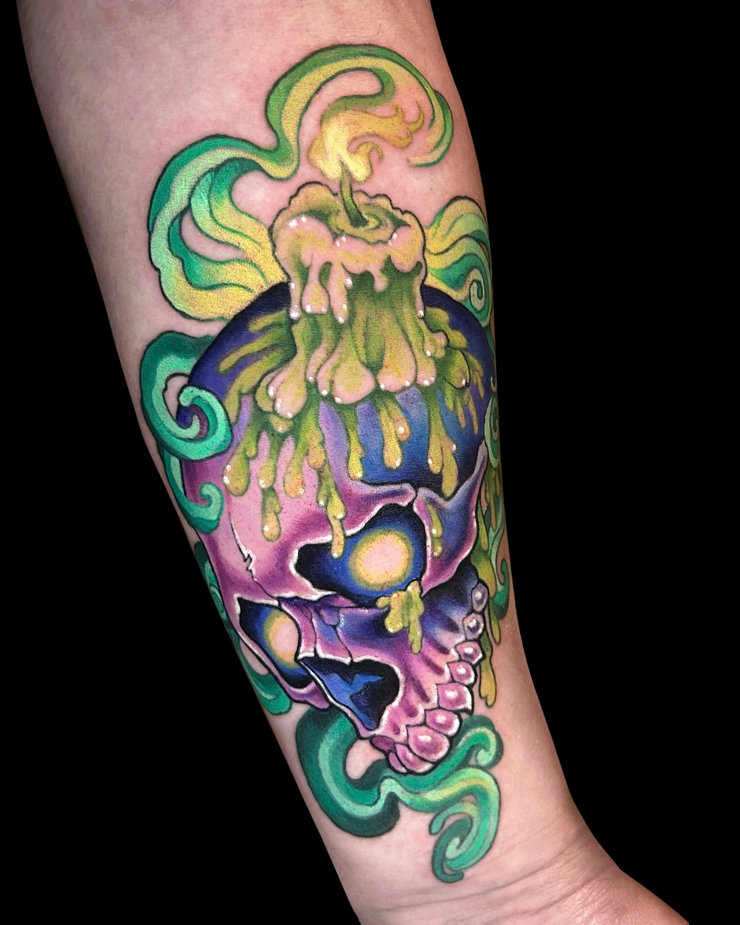 Trippy Skull 💀🕯️

Memento Mori in the form of a spooky purple skull and cursed freaky green candle! Thank you so much Jared for having me work on this for you! 

#milwaukeetattooartist #skulltattoo #newschooltattoos #queertattooartist #midwesttatto