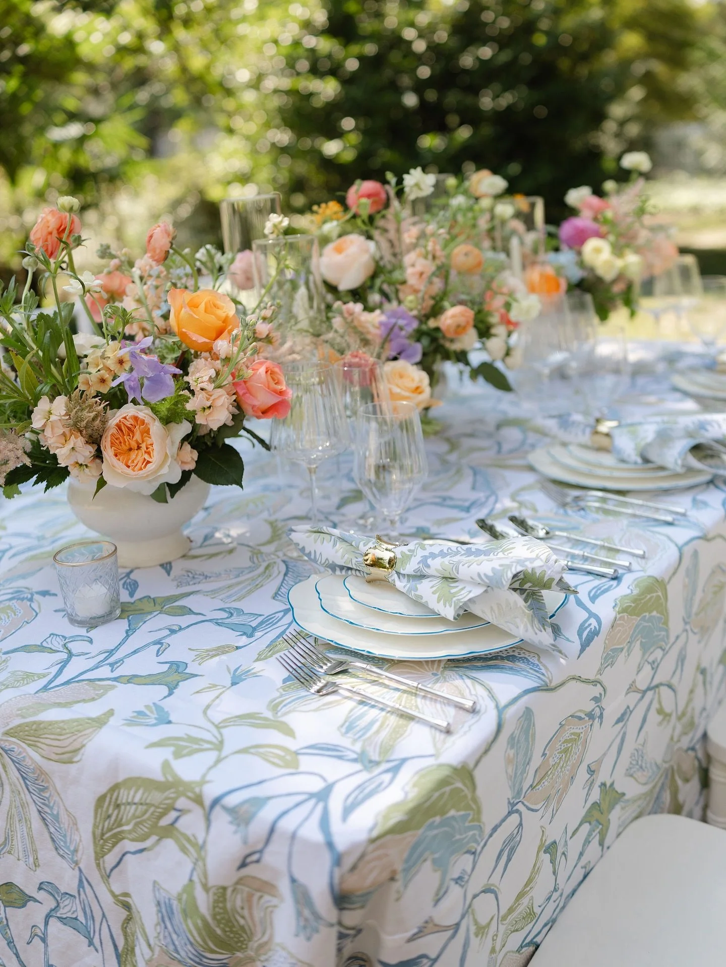 Linens this beautiful make every detail feel a little more special. ✨

Linens: @tuttilinens 
Tabletop rentals: @therayescollection 
Photography: @shutterbyhutter 
Florals: @oncegathered 
Venue: @haywoodhallhouse