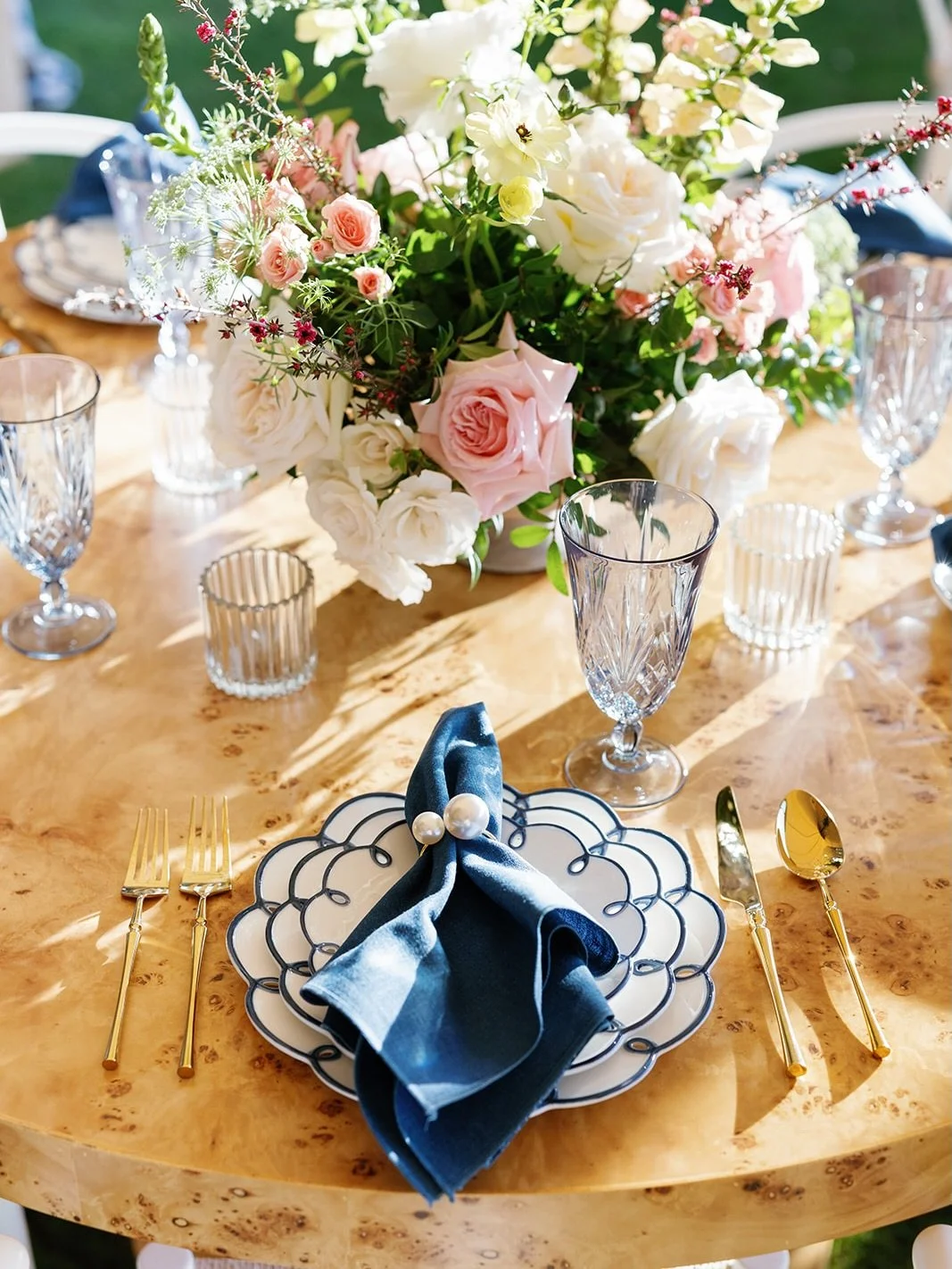 An elevated take on tented elegance: chinoiserie prints, layered blues and natural textures woven together beautifully. 

Venue: @camplucyoncreek @camplucyweddings 
Planner/Designer: @bettsandcoevents 
Photography: @alyssajaraephotography 
Content: @