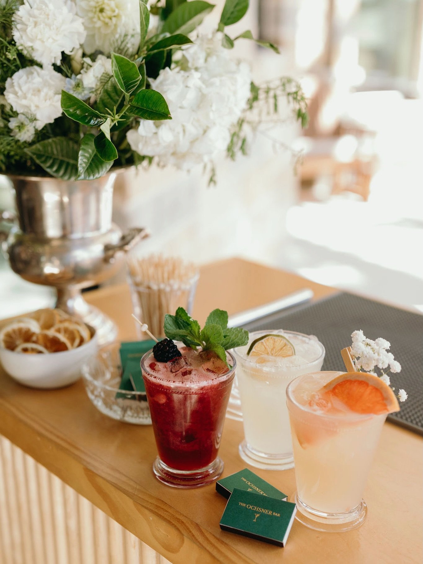 Speciality cocktails deserve specialty glassware and our crystal mint julep cups do not disappoint!🍹

Photography: @sophiamonettiphoto 
Bar: @tooshayspirits 
Glassware: @therayescollection