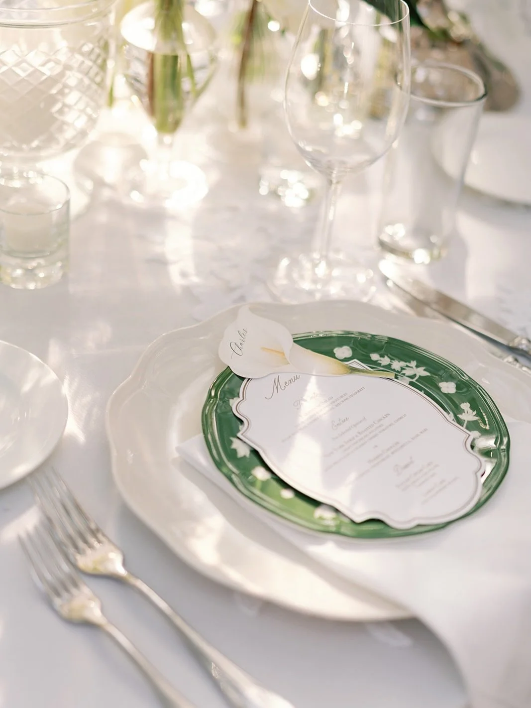 A very good case for bringing a little color to the table. Featuring our Camilla salad plate!

Planner @tessadwilson for @pearleventsaustin
Photographer @juliewilhitephotography
Venue &amp; Caterer @greenpasturesaustin @mattiesaustin
Ceremony Venue S