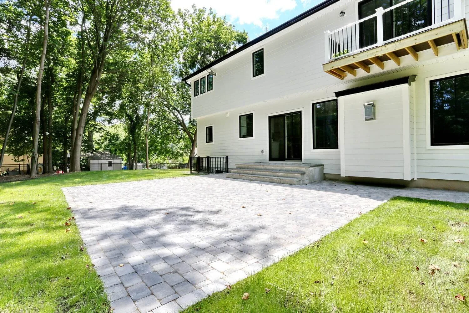 dadak-montvale-paved-patio-backyard-entertaining-space.jpg