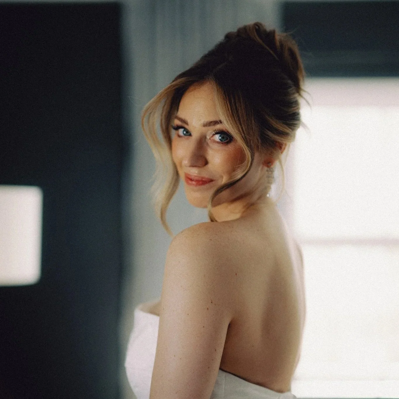 San Francisco-pre-ceremony moment-on-site beauty team-classic-glowing complexion-soft updo