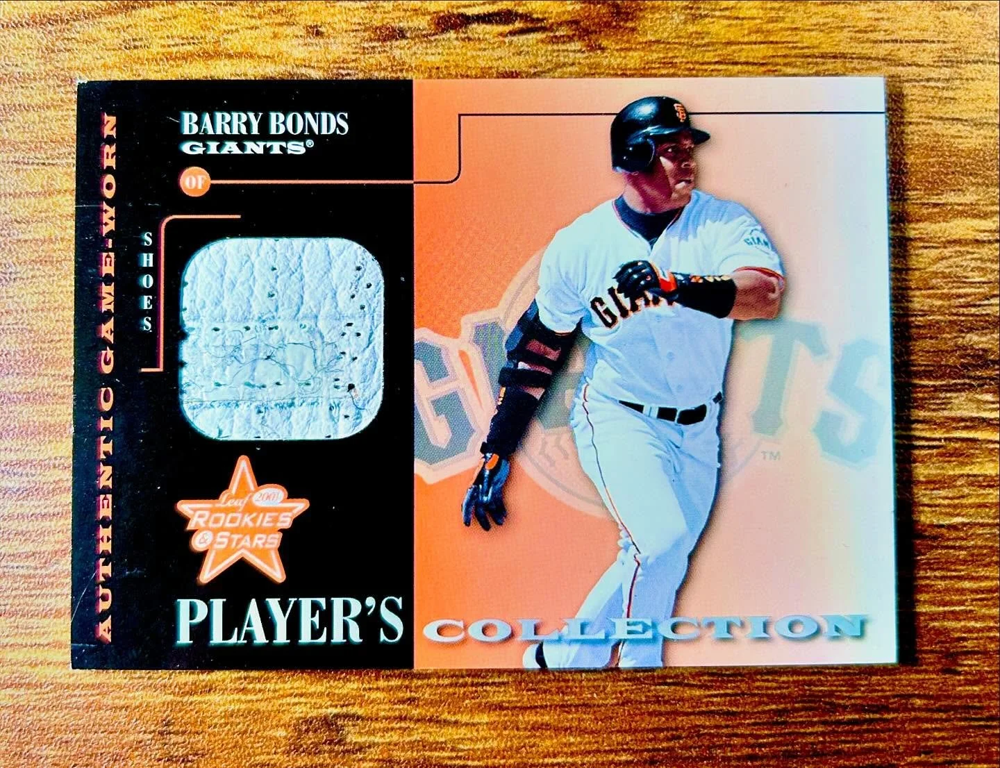 2001 leaf rookies &amp; stars Barry Bonds GU shoe /100. This is the first time I remember any company reaching for the shoe/cleat relic. 1997 leaf was pretty bold with the Frank Thomas cuts but this one felt different to me. #leaf #barrybonds #bonds 