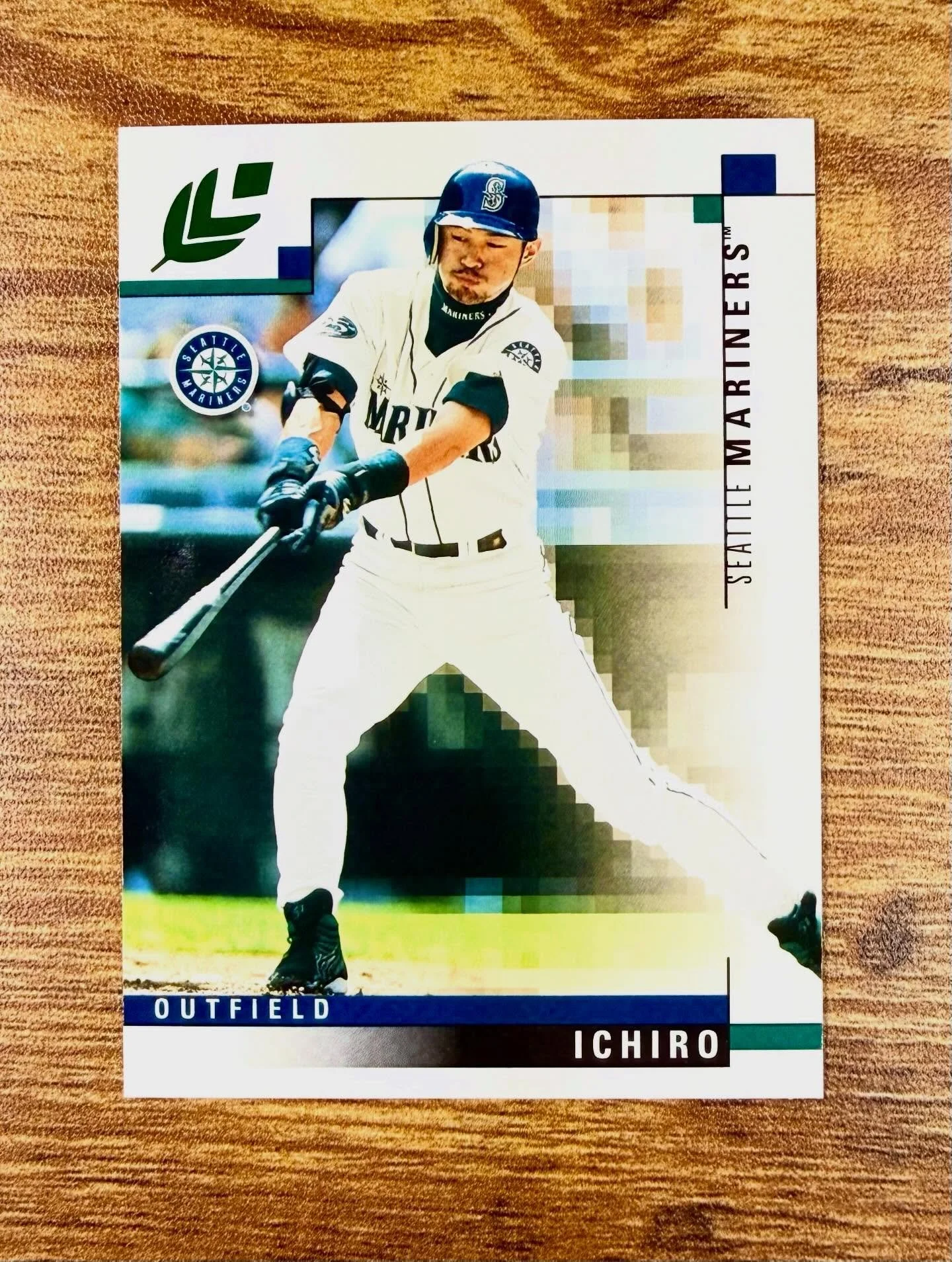 Sneaky hard parallel to find! 2003 leaf throwback logo /25. I love the vintage throwback choice here, I love that there&rsquo;s no parallels or frills to this one. Just one variation with 25 copies. True scarcity! #ichiro #mariners #2003 #parallel #h