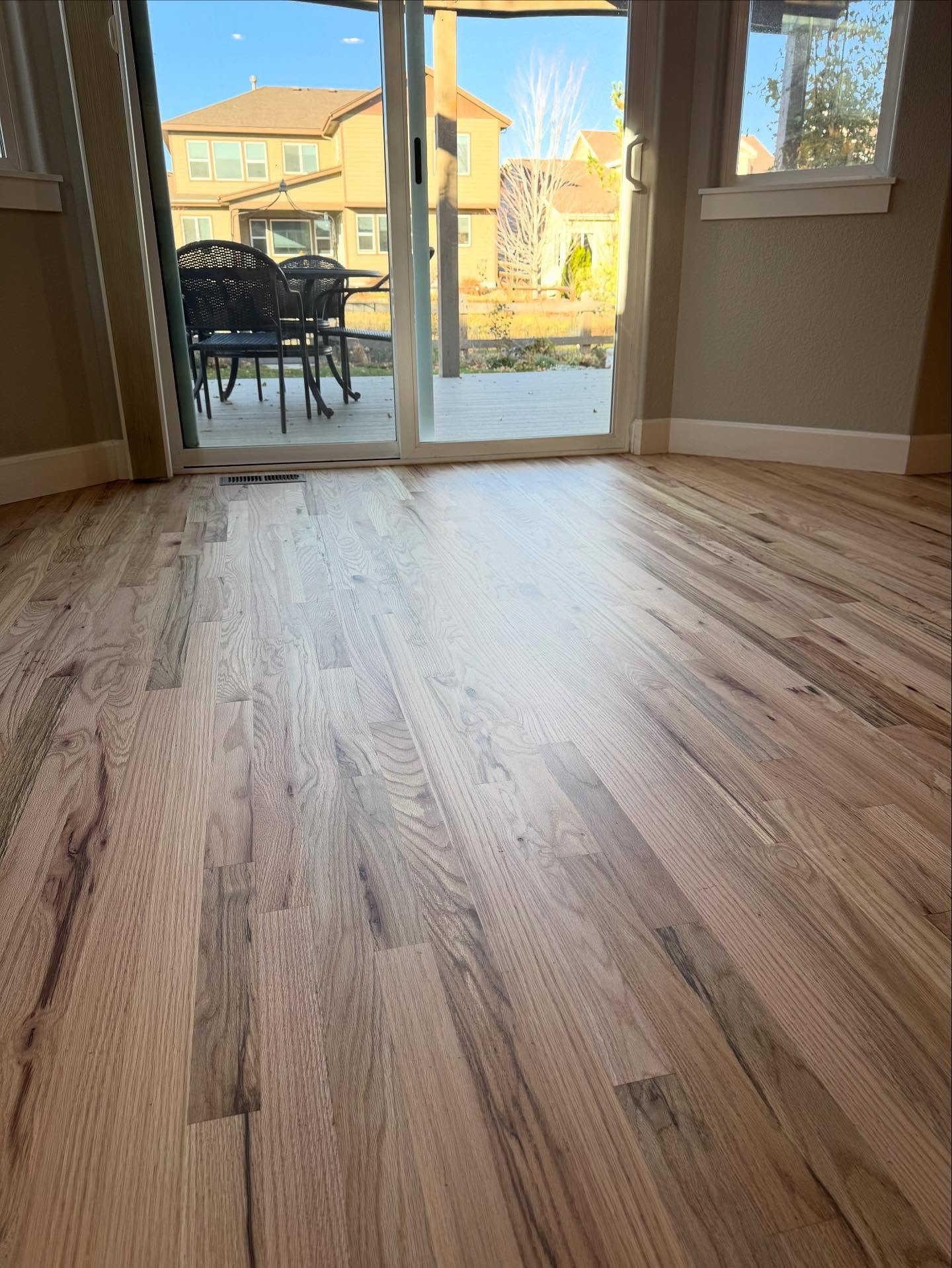 No more beveled edges and high sheen ,prefinished sanded down flat with @loba_on_top invisible. Sharp looking floor 😎.
#elevatedhardwoodfloors #hardwoodfloors #woodfloors #loba #redoak #lowsheen #remodel #interiordesign #design #loveland #fortcollin
