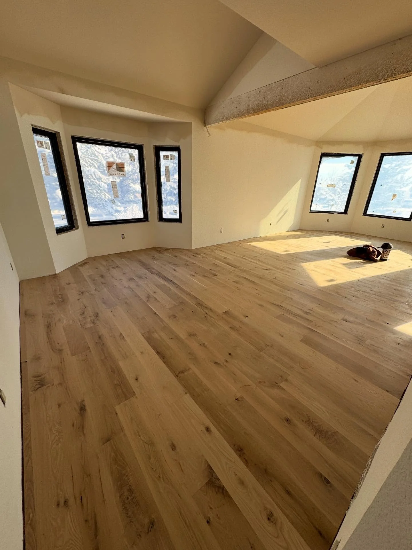 Wrapping up some 6&rdquo; @muscanellmillworks @palodurohardwoods install this week . Can&rsquo;t wait to finish it up 🤌 #elevatedhardwoodfloors #hardwoodfloors #woodfloorinstallation