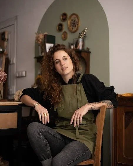 Whispers of Nature: The Art of Diane Cornu

Diane Cornu, @horticulture_papier , is not just an artist; she is a poet of petals, pouring her heart into every delicate creation. Born in N&icirc;mes, a city alive with artistic heritage, Diane&rsquo;s gi