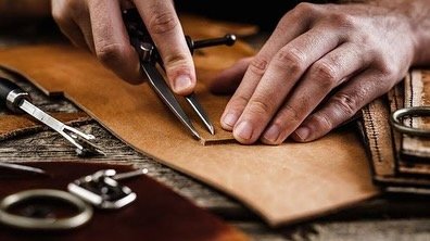 ✨ What is M&eacute;tier d&rsquo;Art? ✨

M&eacute;tiers d&rsquo;art refer to traditional artisanal crafts, where love, mastery, and creativity come together in disciplines like embroidery, woodworking, and more. These crafts embody heritage, passion, 