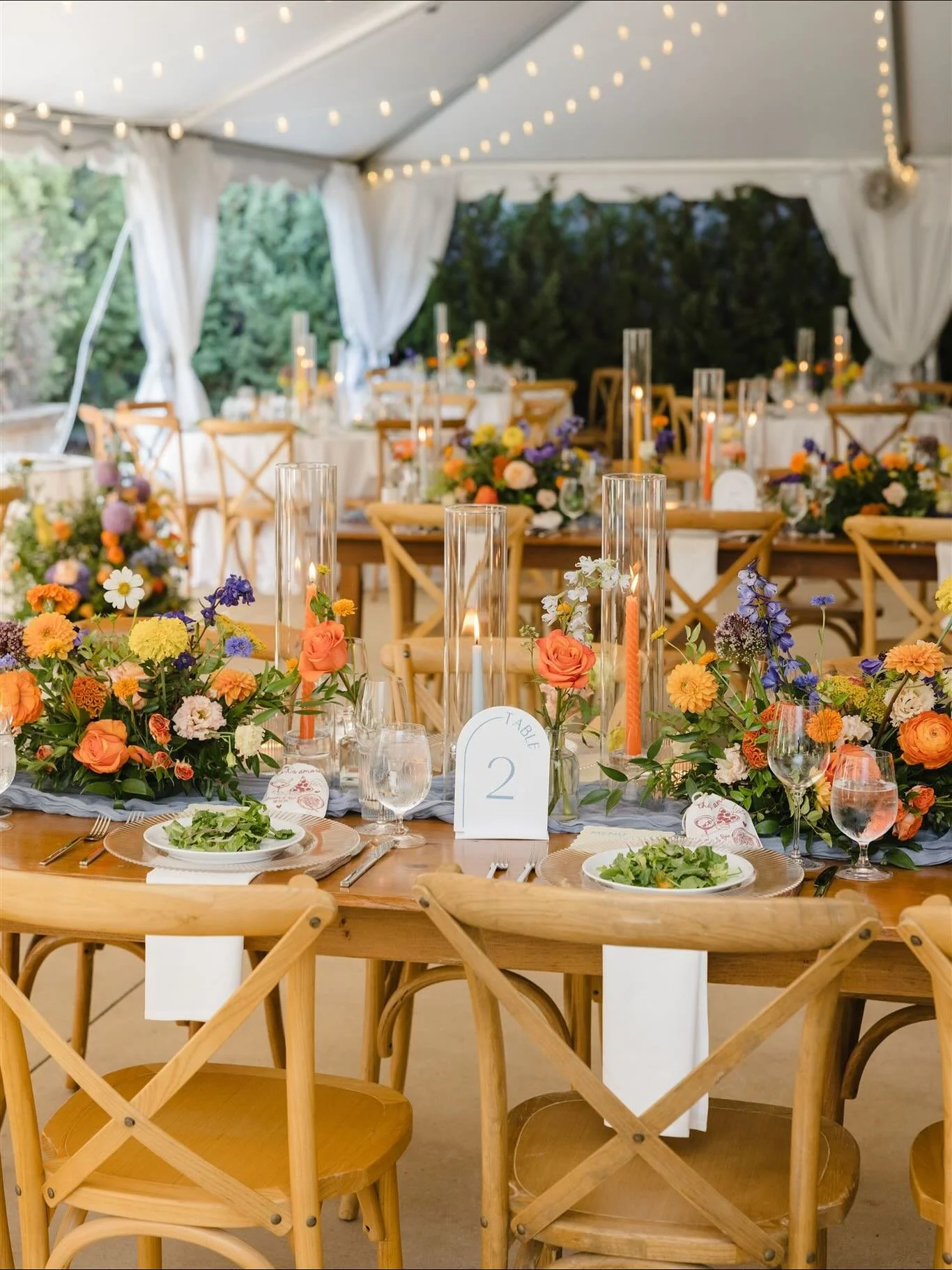 Our Celeste Charger Plate in clear is the perfect complement to any tablescape. We love how it was used by @alovelyuniverse for her client’s wedding pairing its timeless design with stunning vibrant florals and romantic candlelight. 
Venue | @