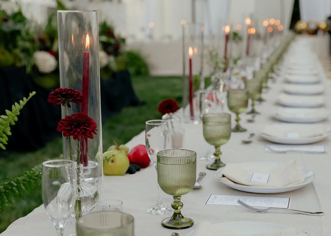A soft, romantic tablescape by @scarpacidesigns featuring our Rio Water Goblet and classic champagne flutes. The green goblet added the perfect pop of color against the lush crimson florals and neutral tones of the table. 

📷: @burikitakweddings 

F