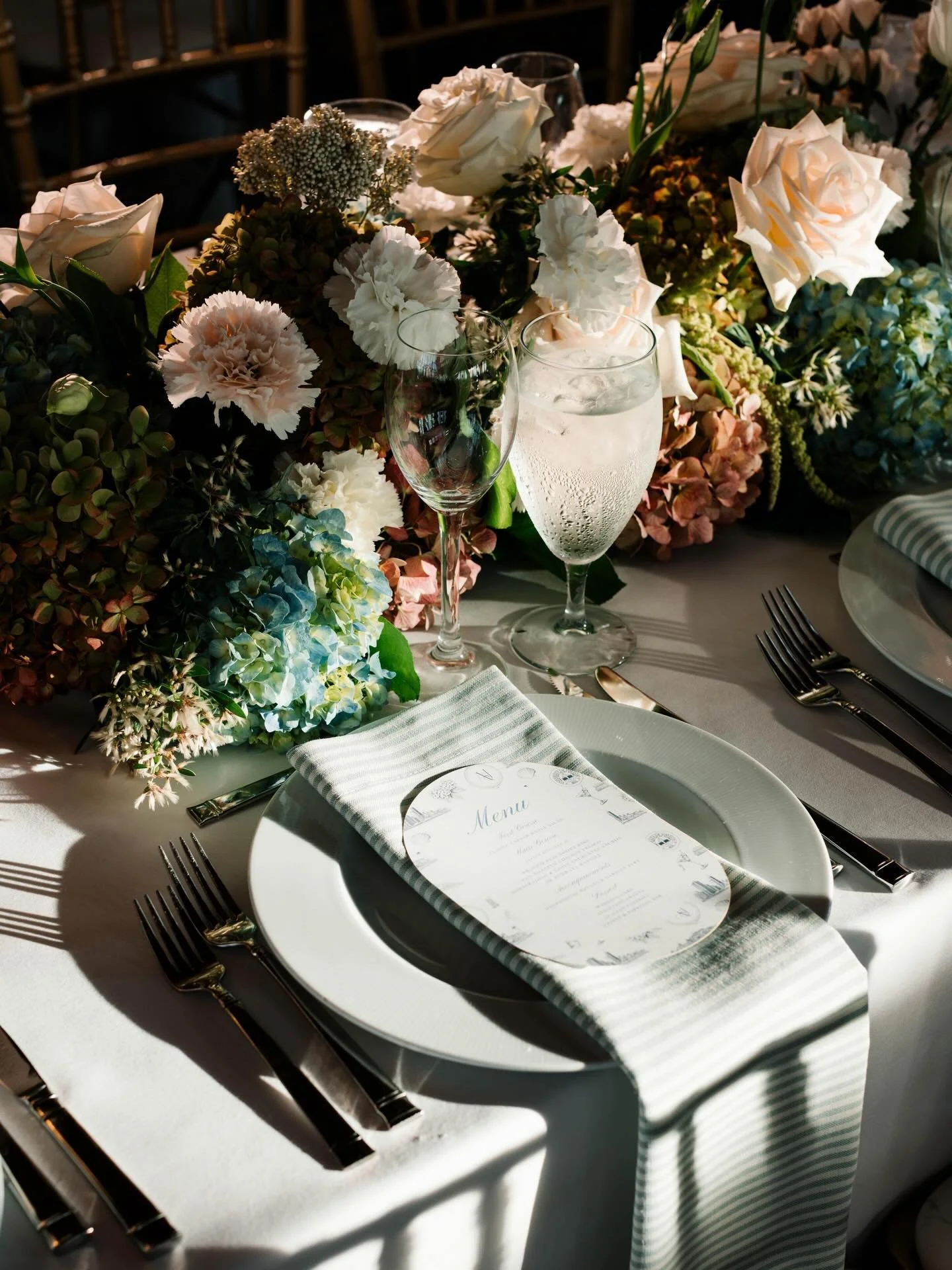 So many stunning details from this October wedding with @alovelyuniverse. From the lush florals to the intricately designed stationary and beautiful linens, every detail combined to create pure magic.

Venue | @bonnetislandestate 
Planning &amp; Desi