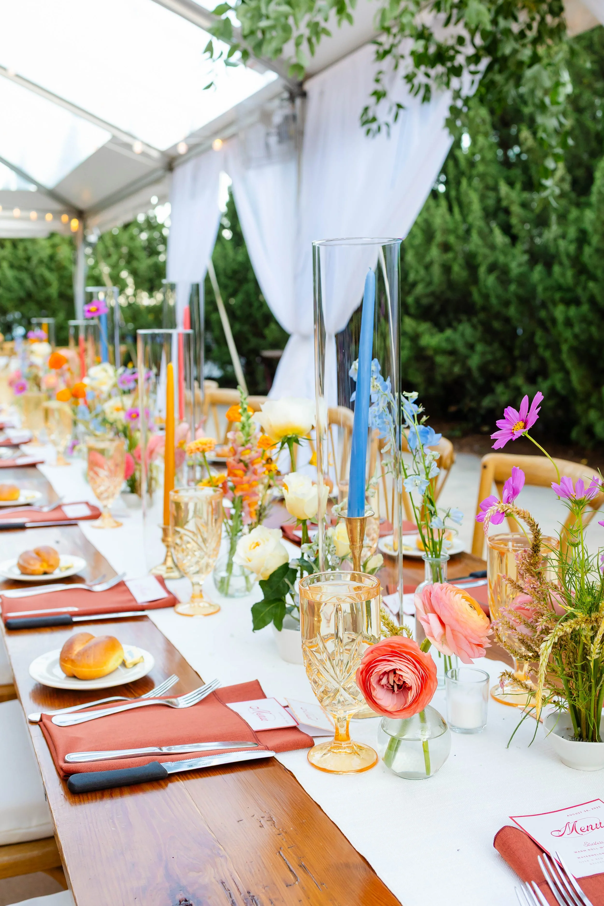the-asbury-hotel-wedding-luxury-tableware-glassware-charger-flatware_linens_colorful_wedding_3.jpg
