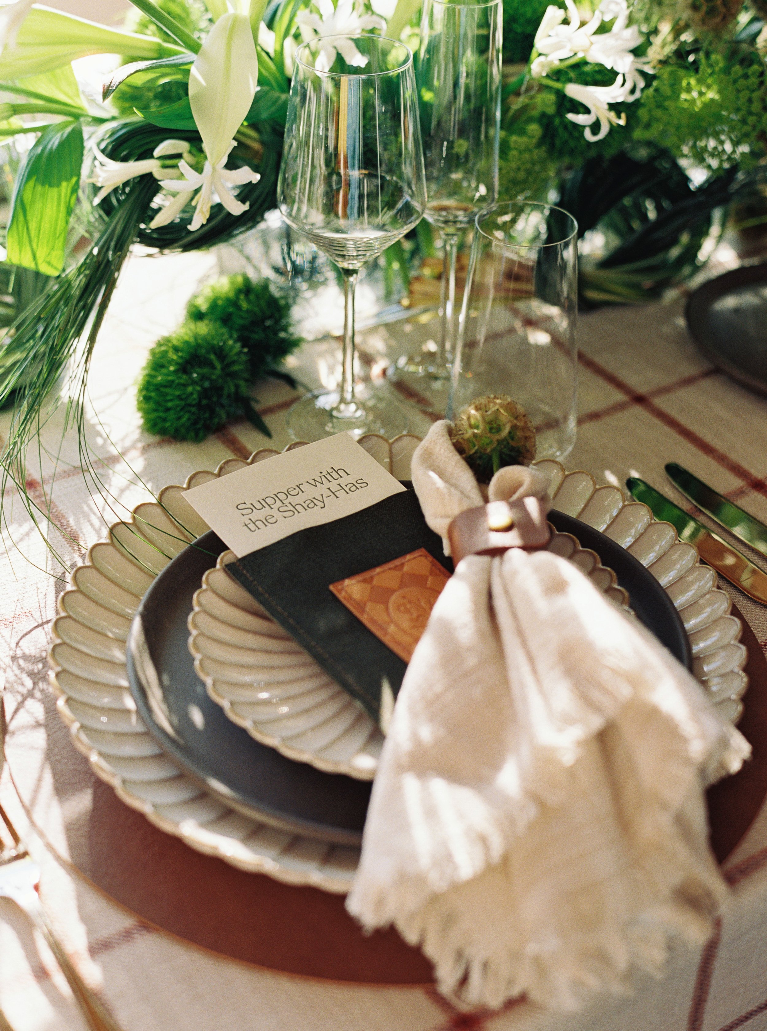 auberge-upstate-luxury-wedding-tableware-glassware-charger-flatware-linens-dinnerware_3.jpg