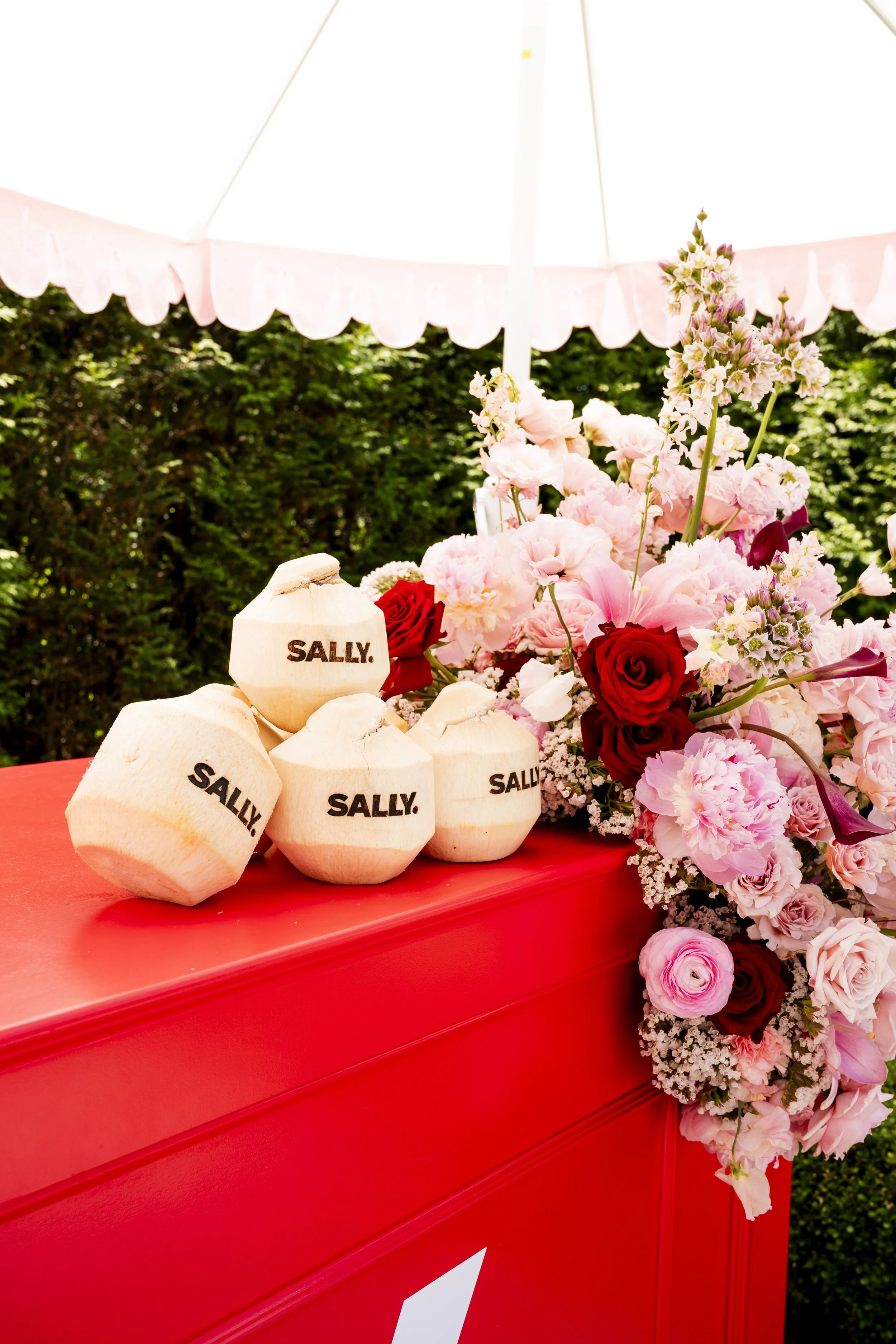 brand-dinner-intimate-backyard-celebration-lamps-luxury-tableware-flatware-modern-glassware-alabaster-plates_08.jpg