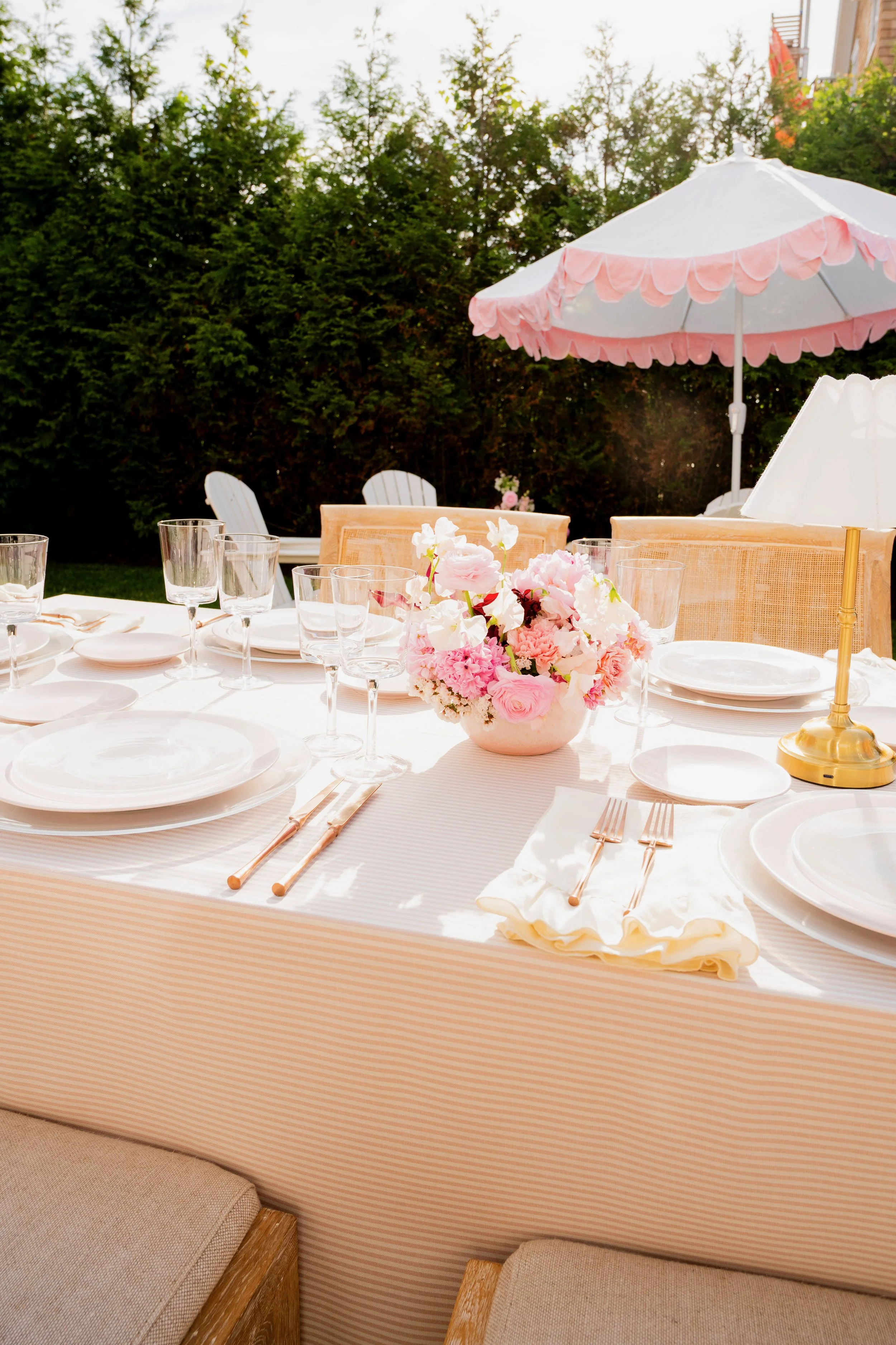 brand-dinner-intimate-backyard-celebration-lamps-luxury-tableware-flatware-modern-glassware-alabaster-plates_019.jpeg