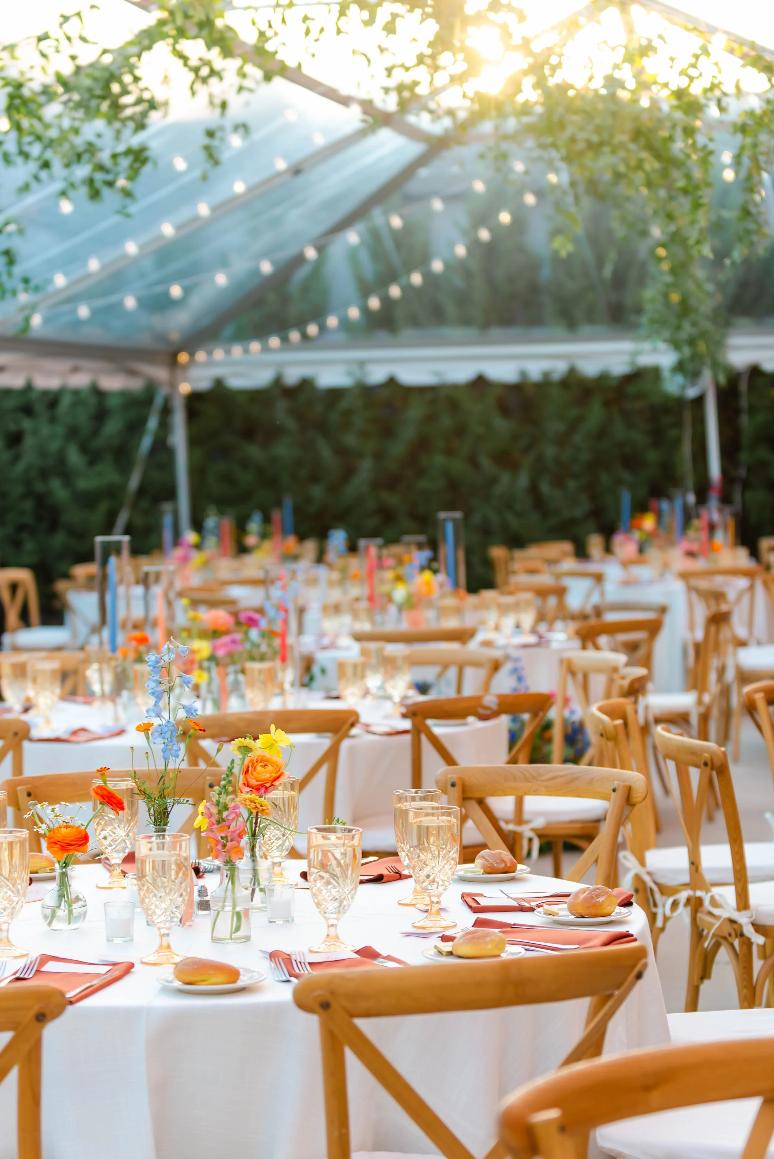 the-asbury-hotel-wedding-luxury-tableware-glassware-charger-flatware_linens_colorful_wedding_5.jpg