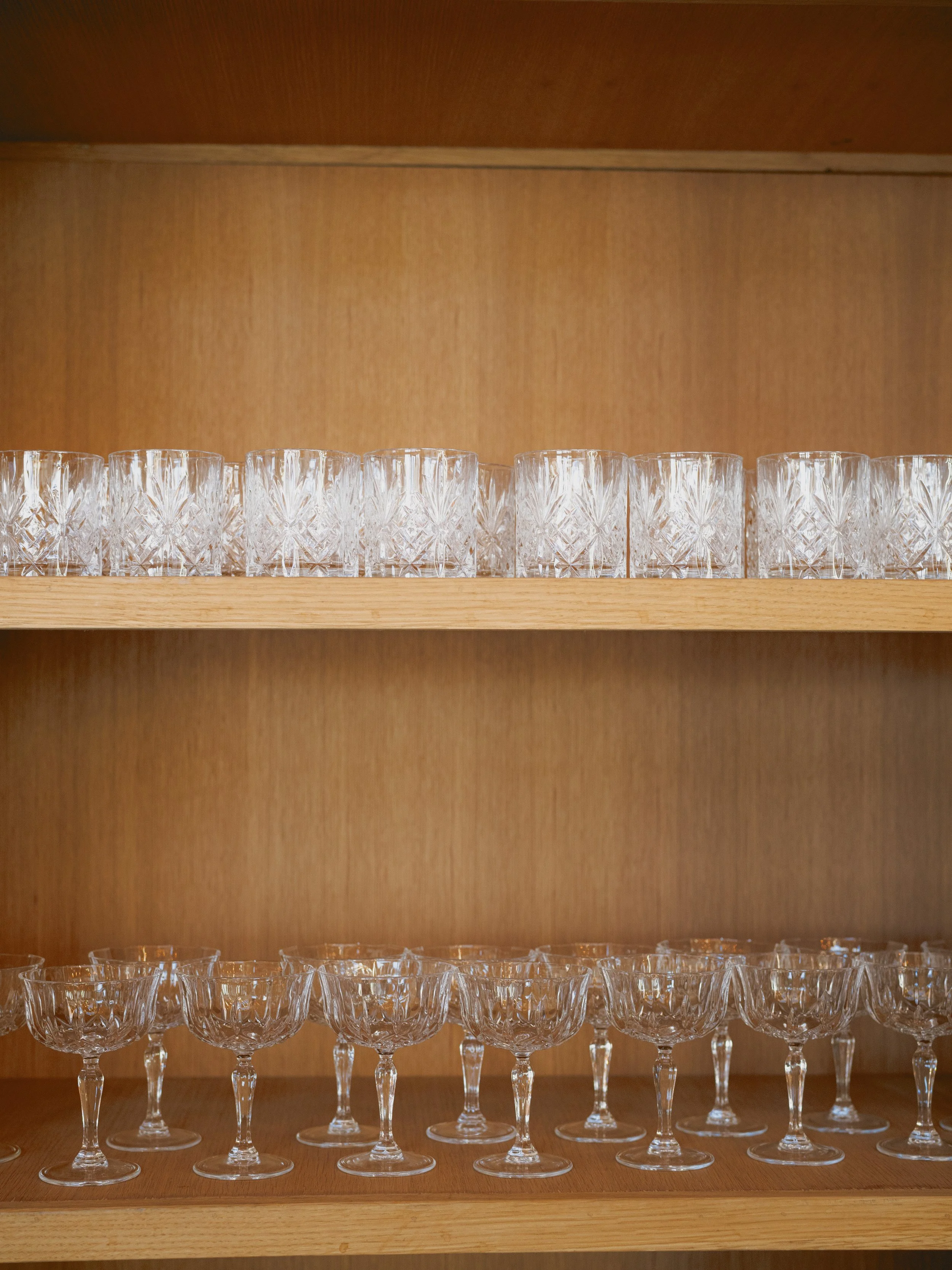 auberge-upstate-luxury-wedding-tableware-glassware-charger-flatware-linens-dinnerware_9.jpg