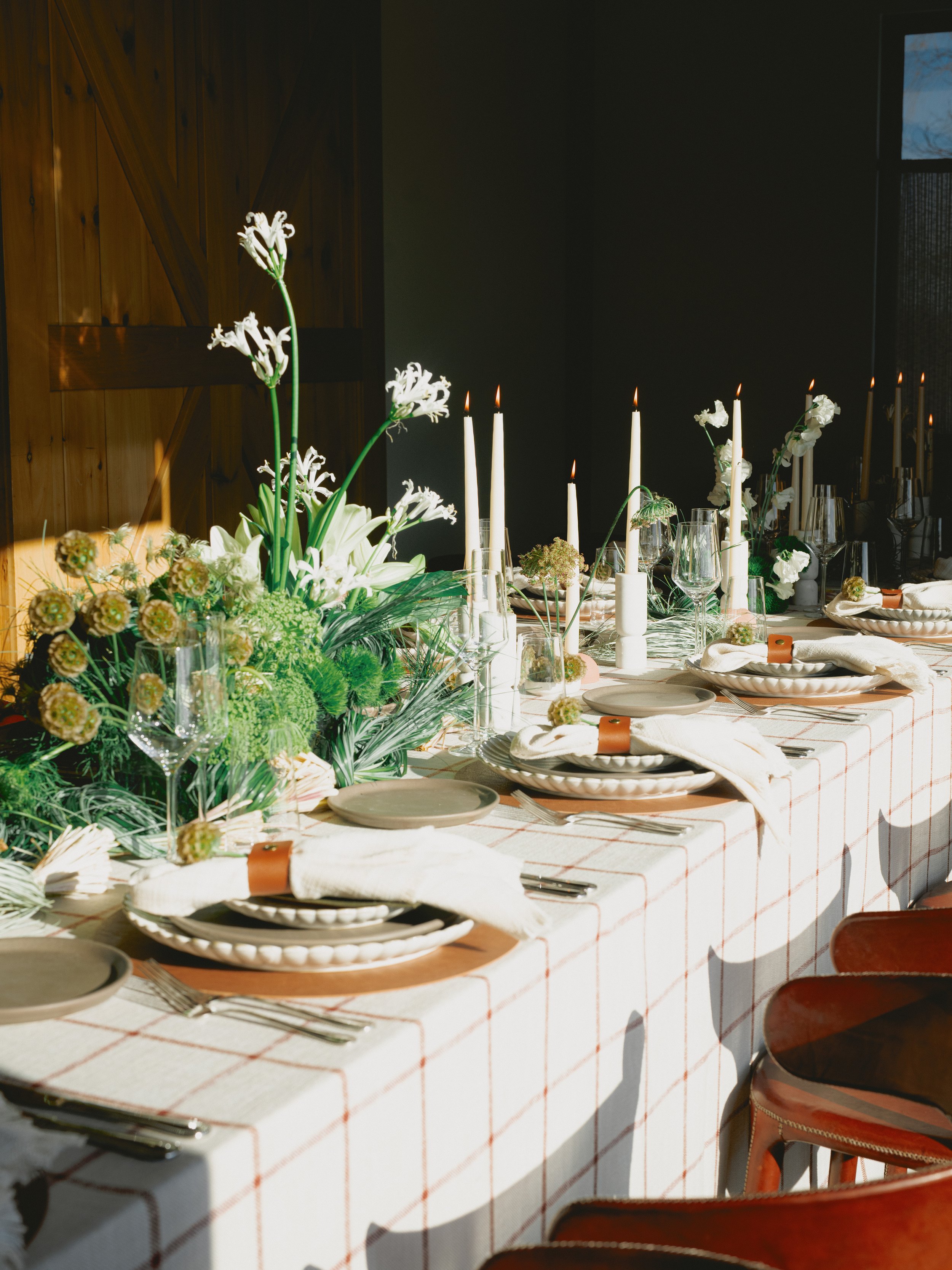 auberge-upstate-luxury-wedding-tableware-glassware-charger-flatware-linens-dinnerware_6.jpg