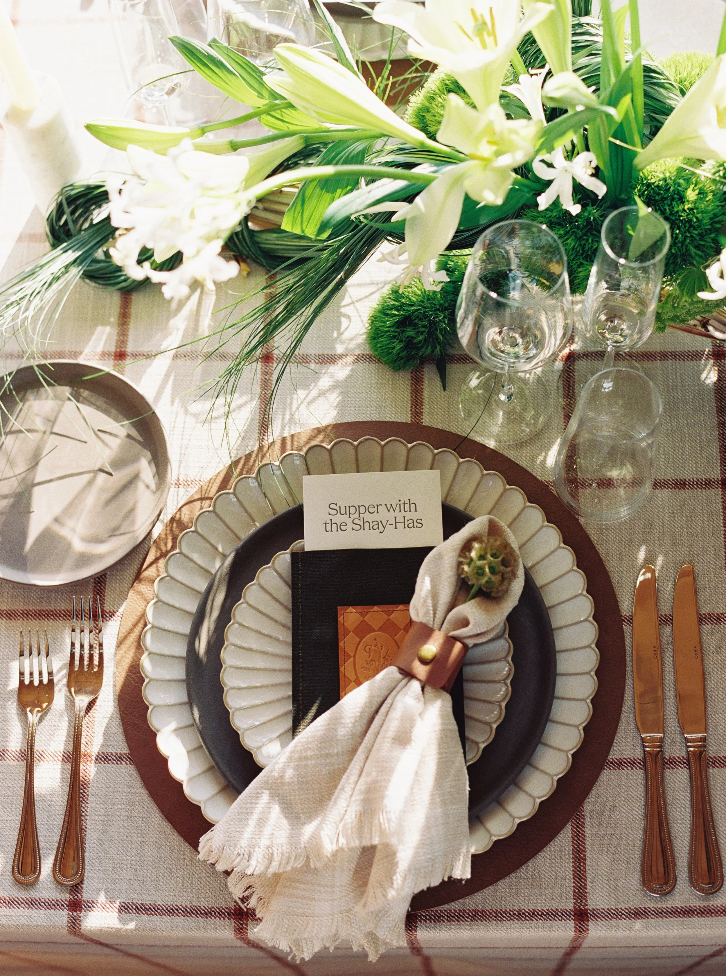 auberge-upstate-luxury-wedding-tableware-glassware-charger-flatware-linens-dinnerware_2.jpg
