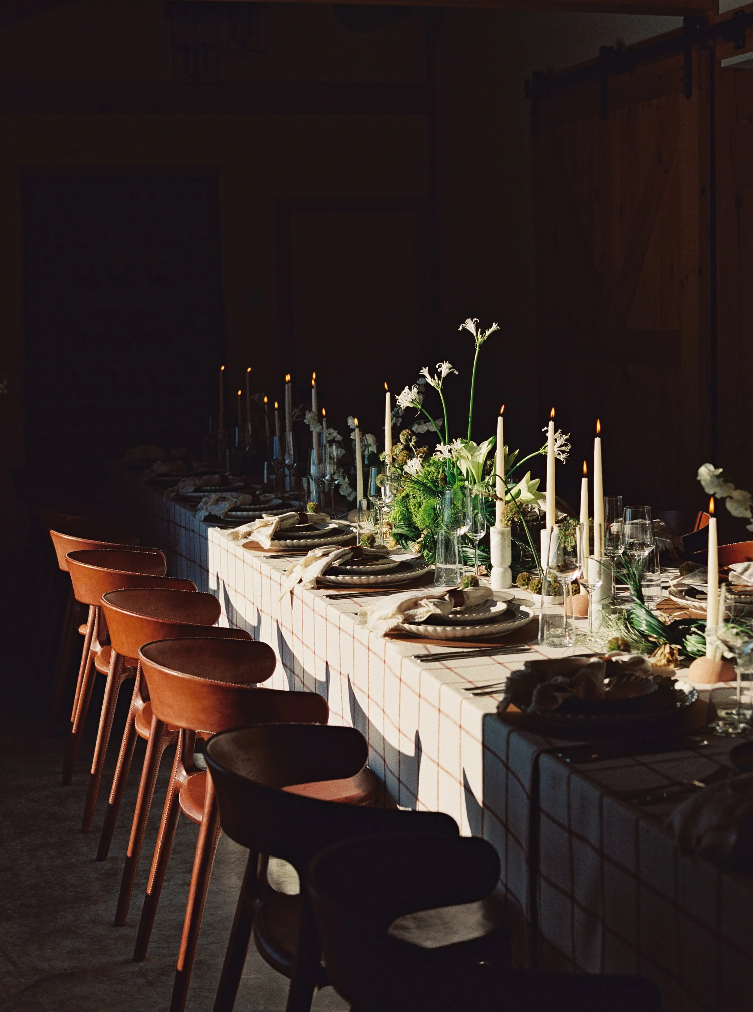auberge-upstate-luxury-wedding-tableware-glassware-charger-flatware-linens-dinnerware_1.jpg