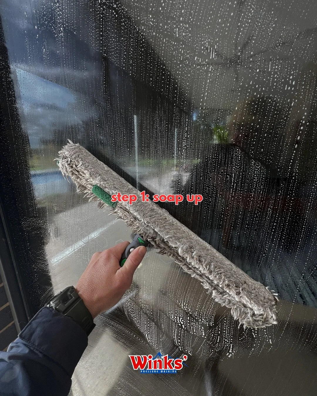 &ldquo;Crystal-clear windows in 5 easy steps 👇
1️⃣ Soap &amp; soak to loosen dirt
2️⃣ Steel wool for the stubborn bits
3️⃣ Precision squeegee work
4️⃣ Microfibre detailing
5️⃣ Sit back and enjoy the view

#bendigowindowcleaning