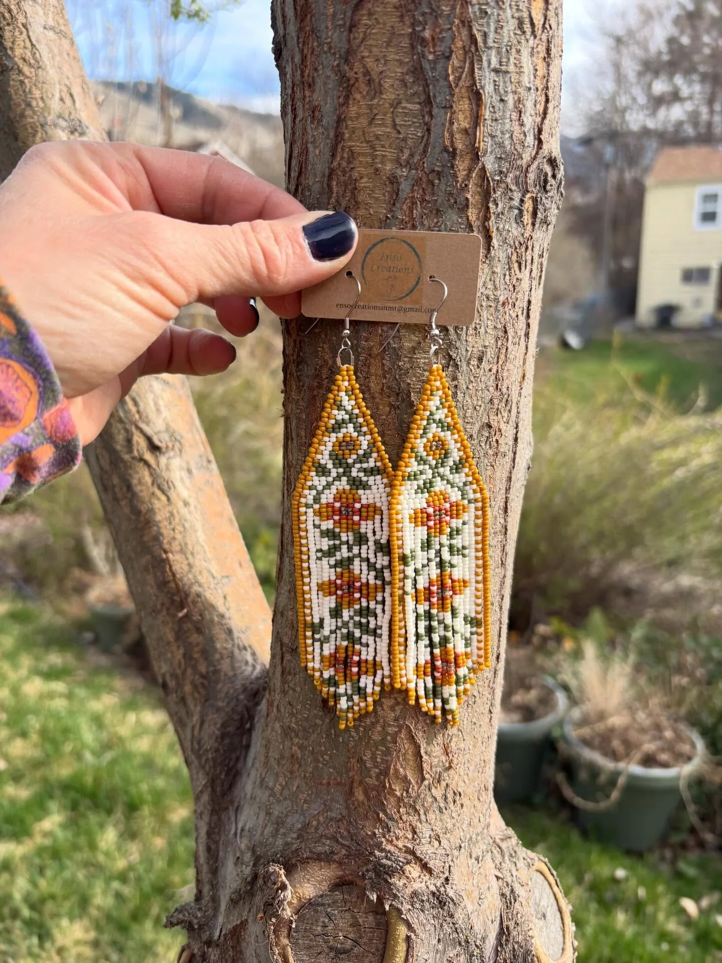 Fresh off the bead mat 🌿

A new pair of fringe earrings, stitched in a soft folk floral pattern&mdash;tiny blooms, a little movement, and that slow, steady rhythm that comes with making something by hand.

Light-catching, easy to wear, and ready to 