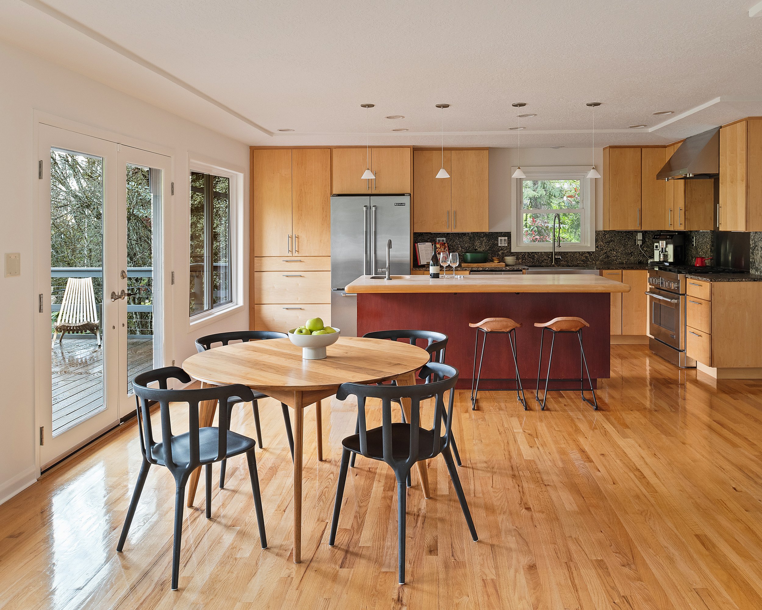 Southwest hills of Portland, Oregon. Mid-Century home photographed with a drone for a design forward real estate firm.


