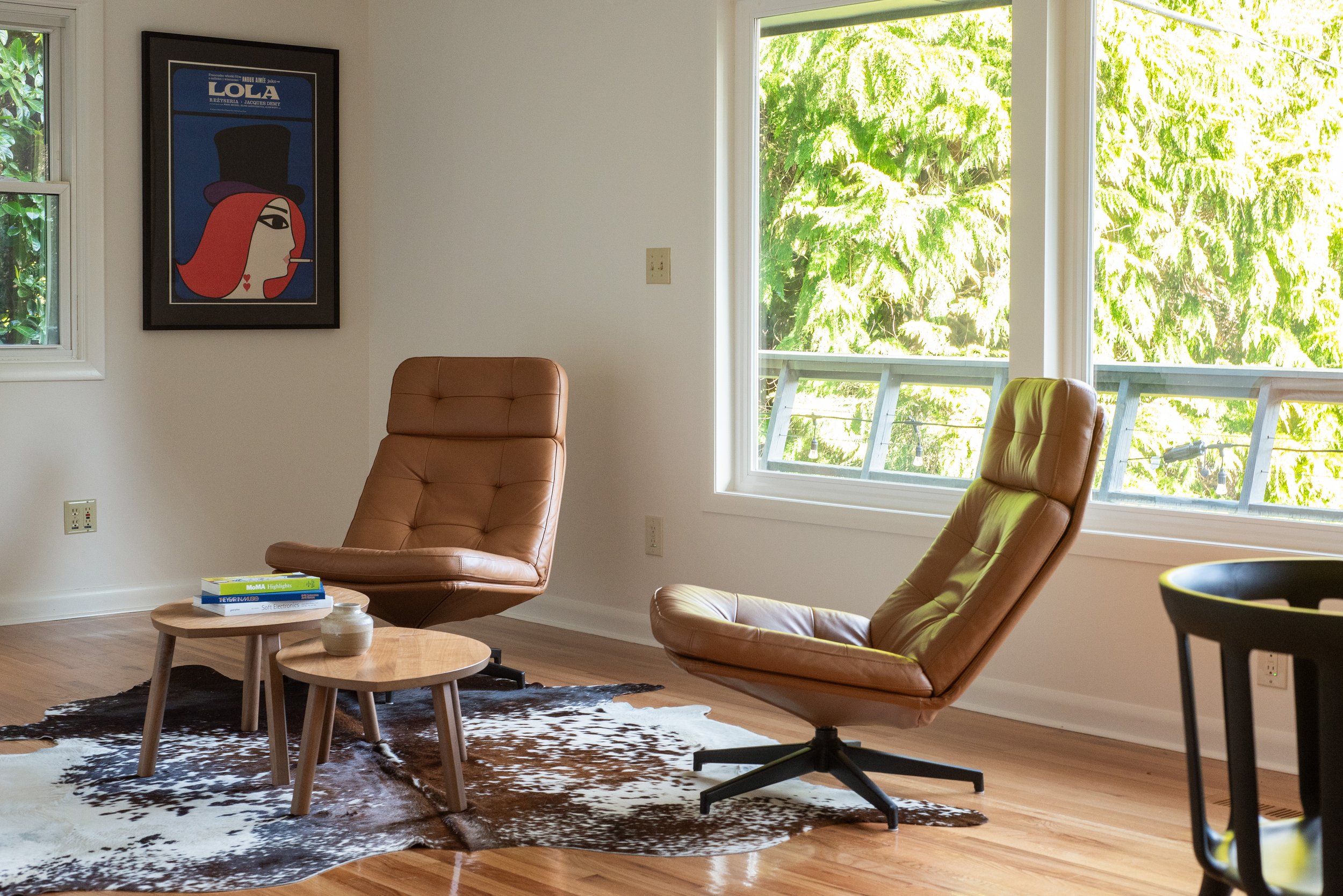 Southwest hills of Portland, Oregon. Mid-Century home photographed with a drone for a design forward real estate firm.



