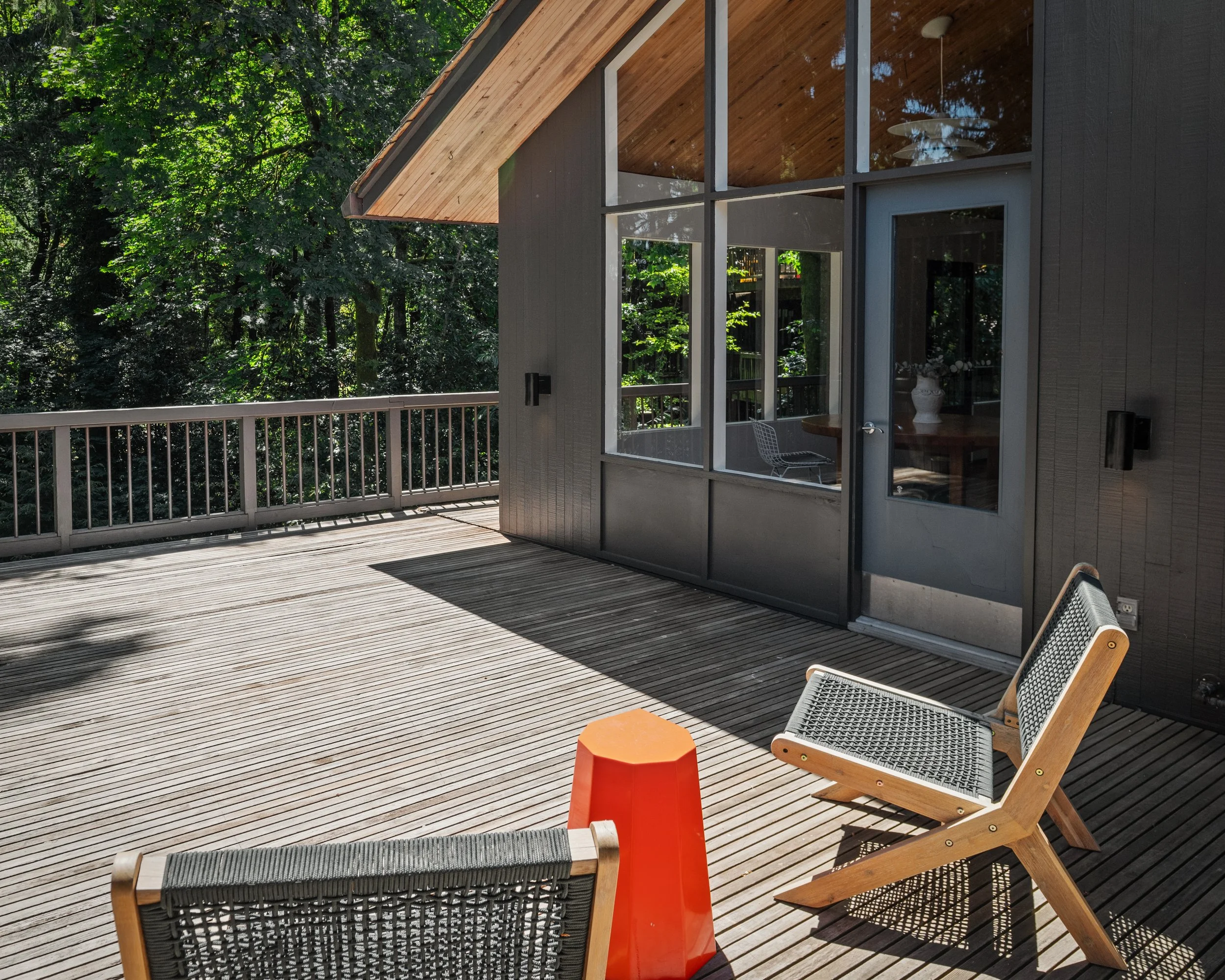 mid-century modern house in Portland Oregon, real estate photography.
