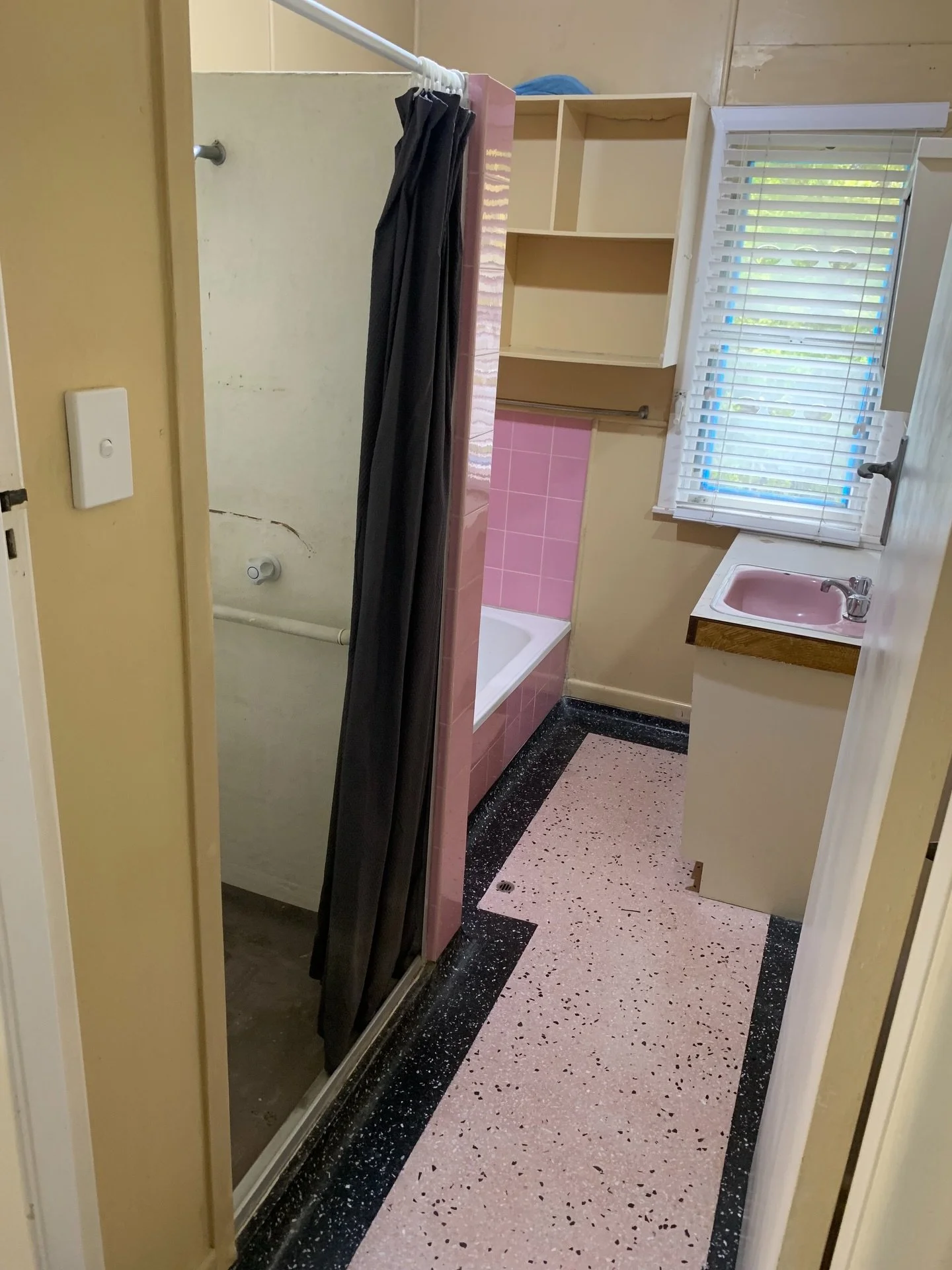 Before &rarr; After 👌

#brisbanebuilder #brisbanerenovations #brisbanebathroomrenovation #brisbanebathroom #brisbanebuilders staffordbrisbane staffordheights brisbanehomes bathroomreno beforeandafter