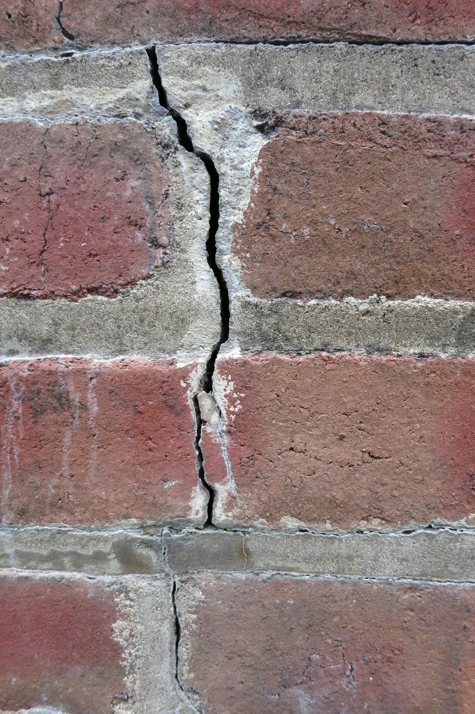 Types of Masonry Wall Cracks – When to Worry