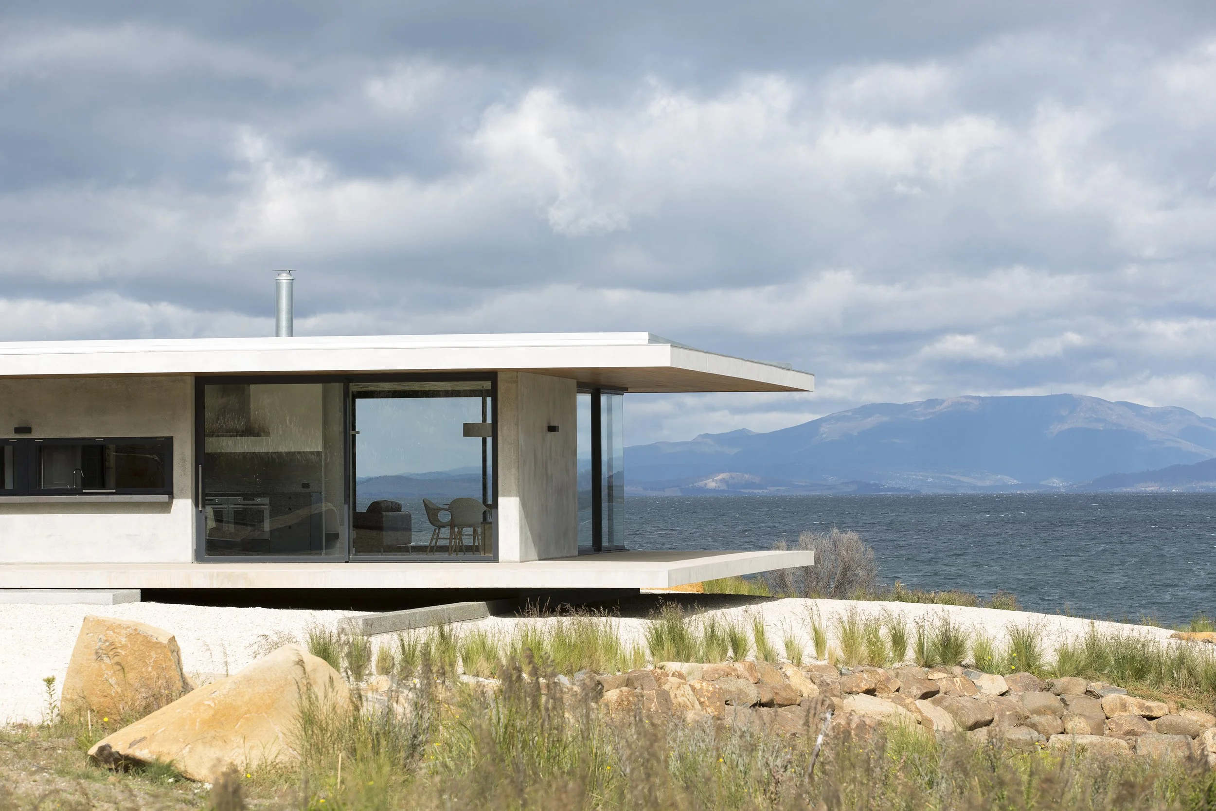 Dunalley House, award-winning house designed by Tanner Architects ...