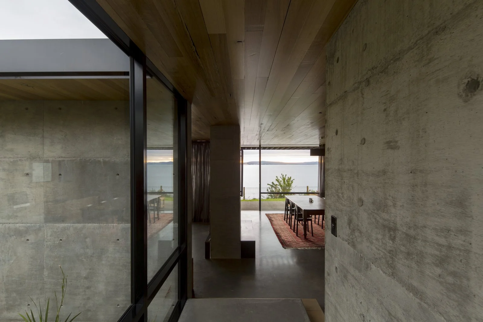 Rivers Edge House, an award-winning house designed by Tanner Architects ...