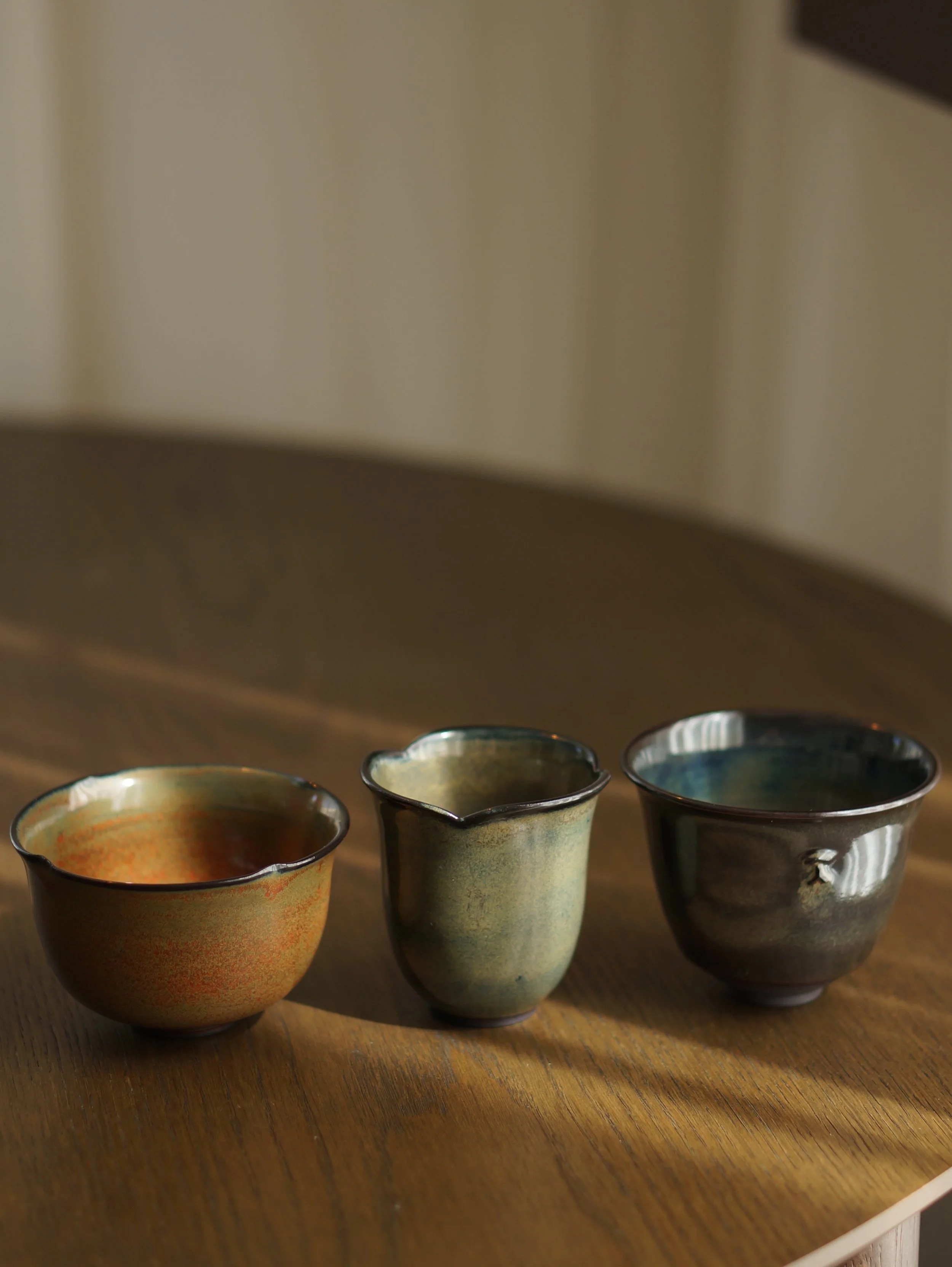 I&rsquo;m still trying to wrap my head around the fact that all three of these cups have the exact same glaze on them?! The firing is the only thing that&rsquo;s different 👀

Glaze chemistry and the way glazes react to different temperatures and hea