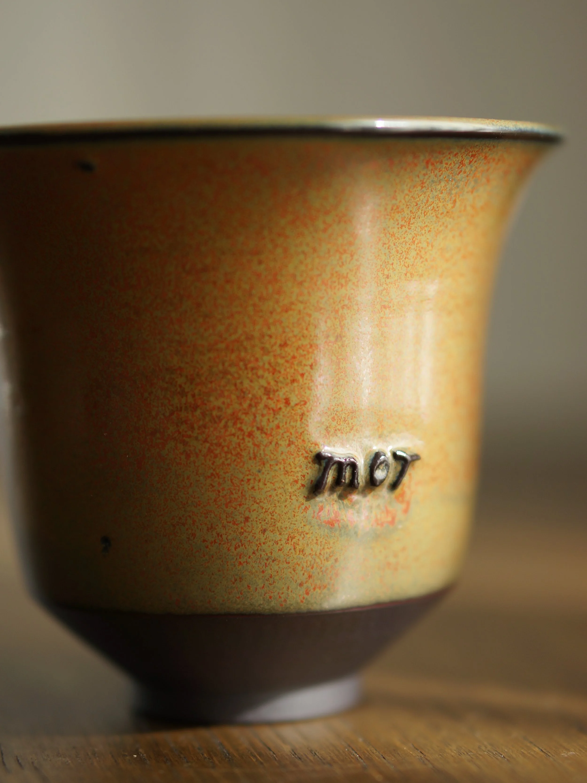 Swipe to the last slide to see the crazy beautiful glaze details 😮&zwj;💨. A cup I commissioned for Mother&rsquo;s Day. With my signature glaze and embossing of course. It says &lsquo;mor&rsquo;, which means mom in Danish. 

Happy Mother&rsquo;s Day